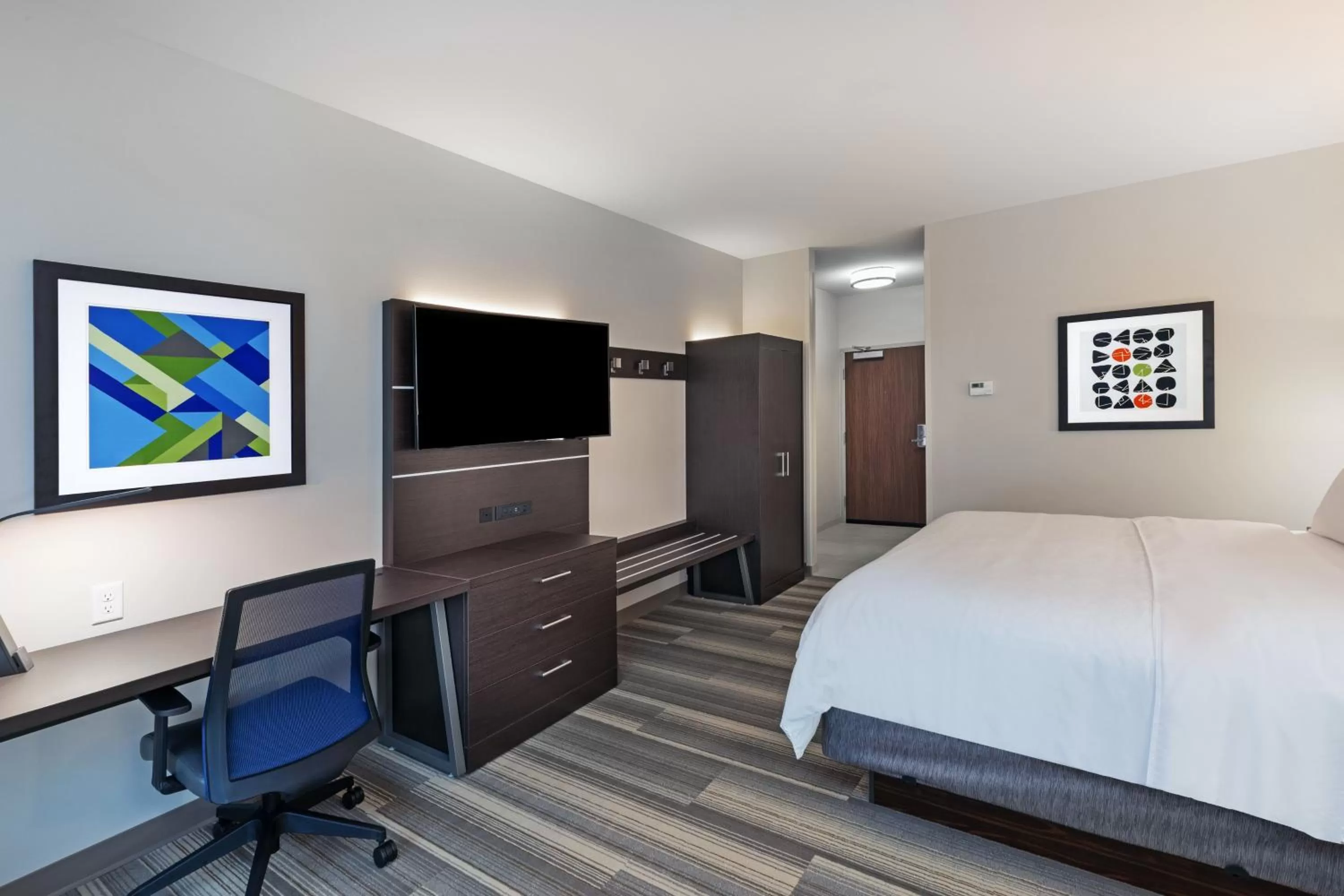 Photo of the whole room, Bed in Holiday Inn Express & Suites Purcell by IHG