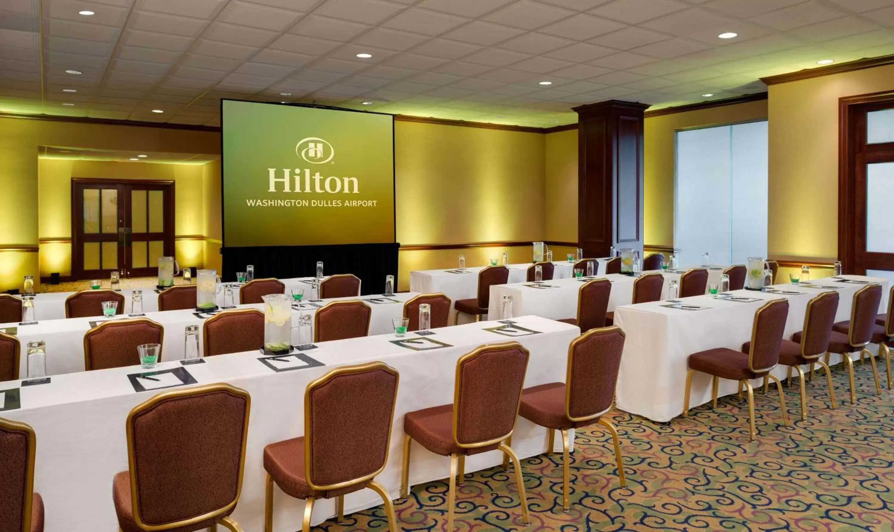 Meeting/conference room in Hilton Washington Dulles Airport