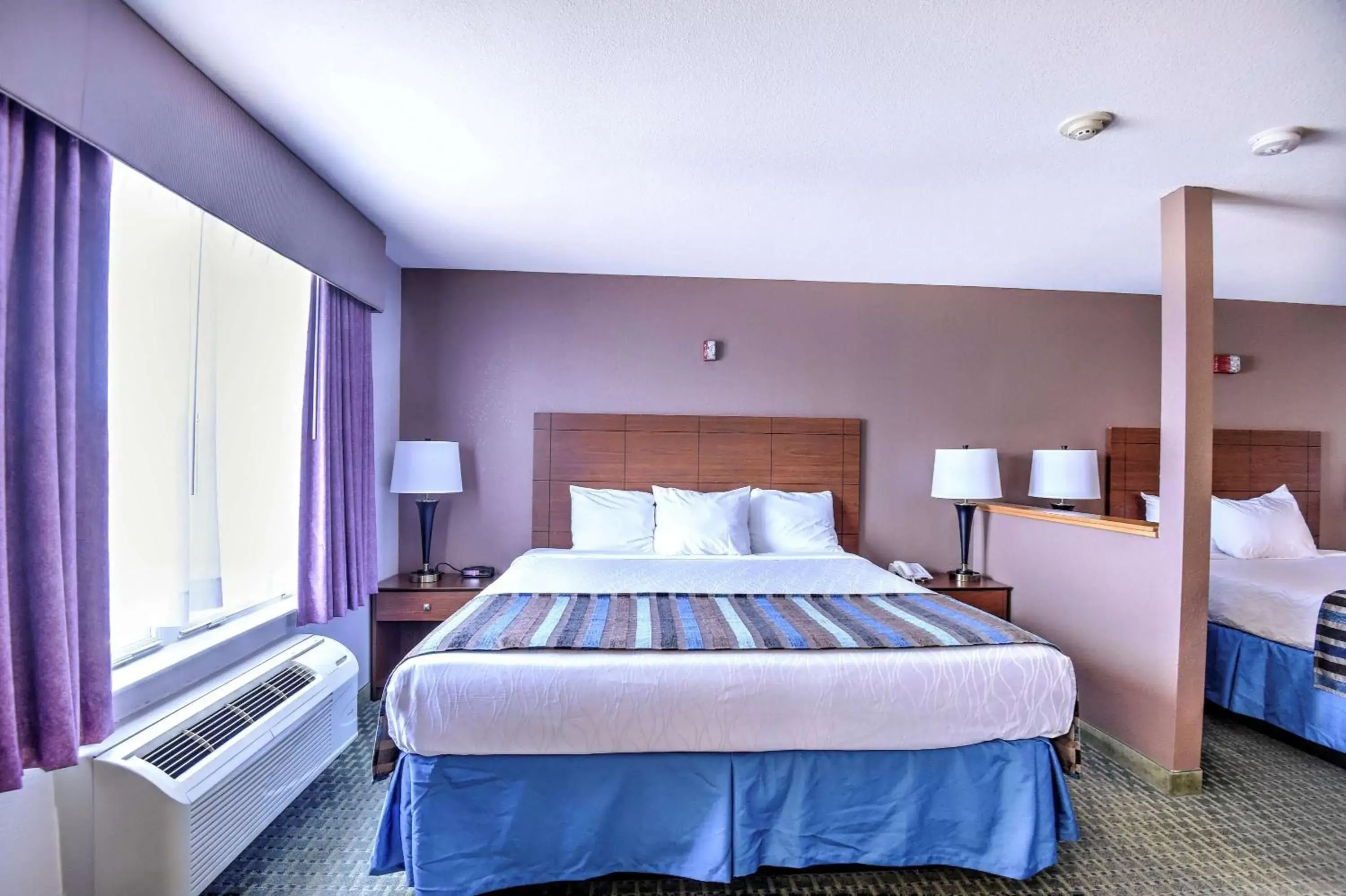 Photo of the whole room, Bed in SureStay Hotel by Best Western Ottawa