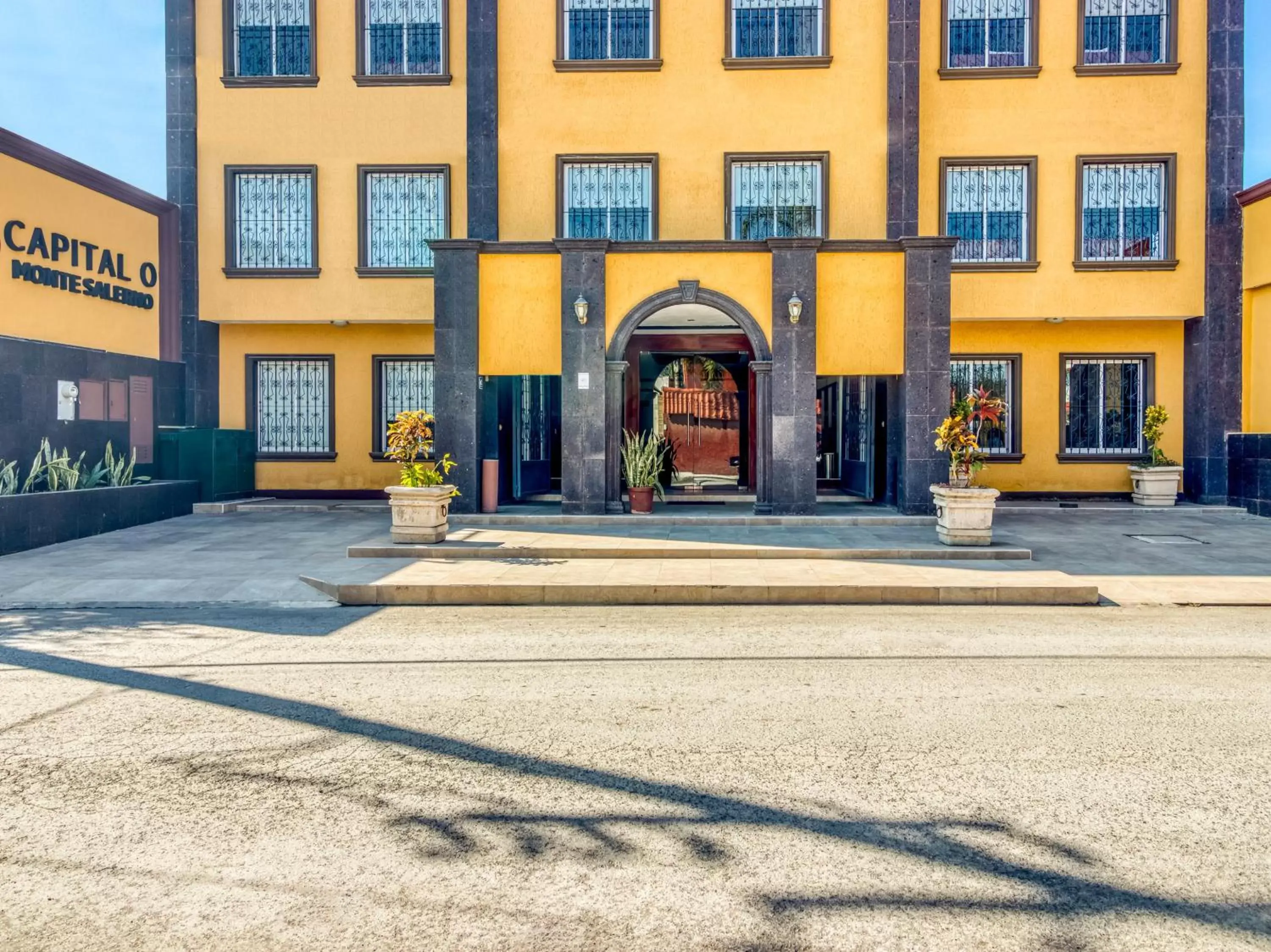 Facade/entrance, Property Building in Monte Salerno Hotel & Suites