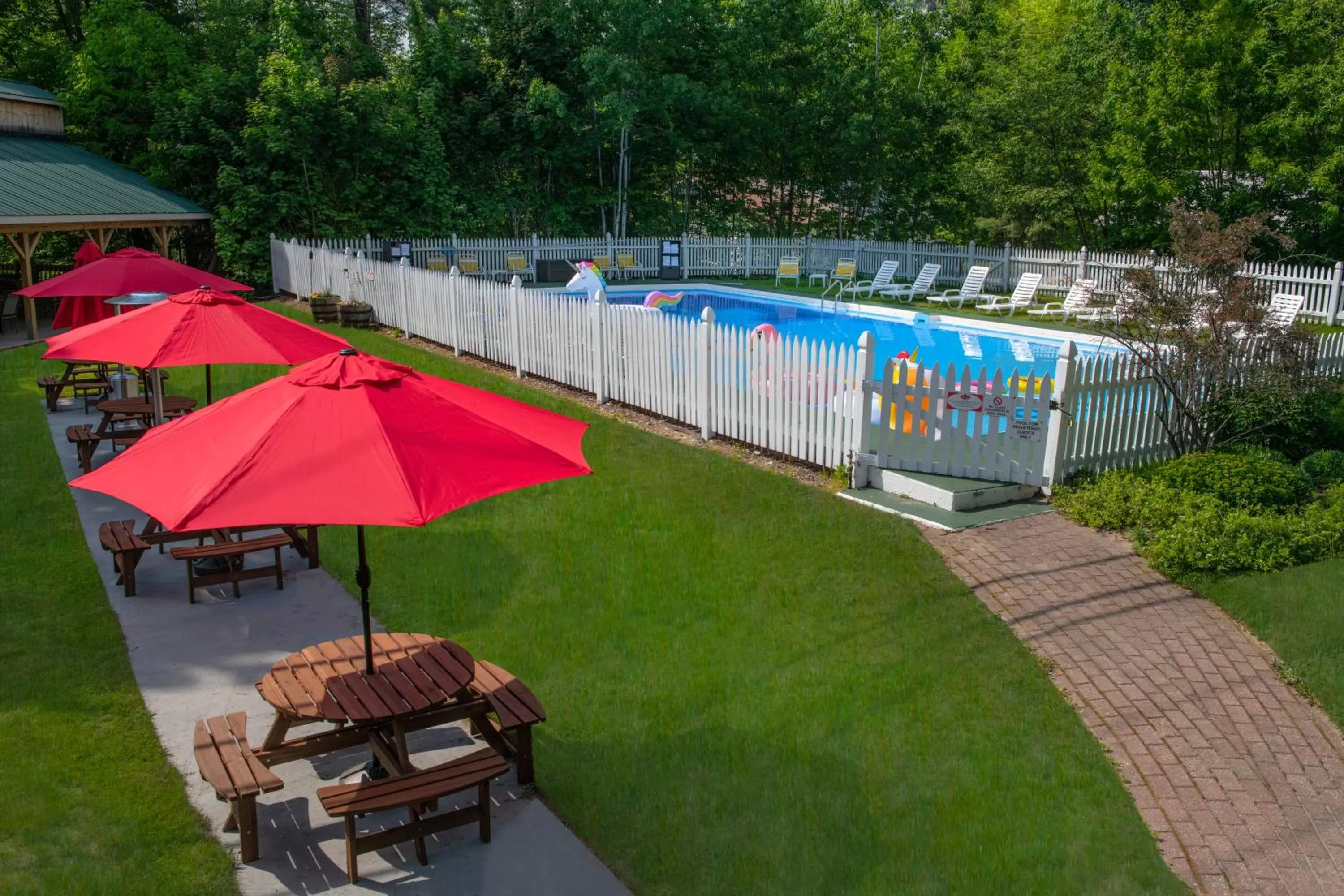 Swimming pool in Christmas Farm Inn and Spa