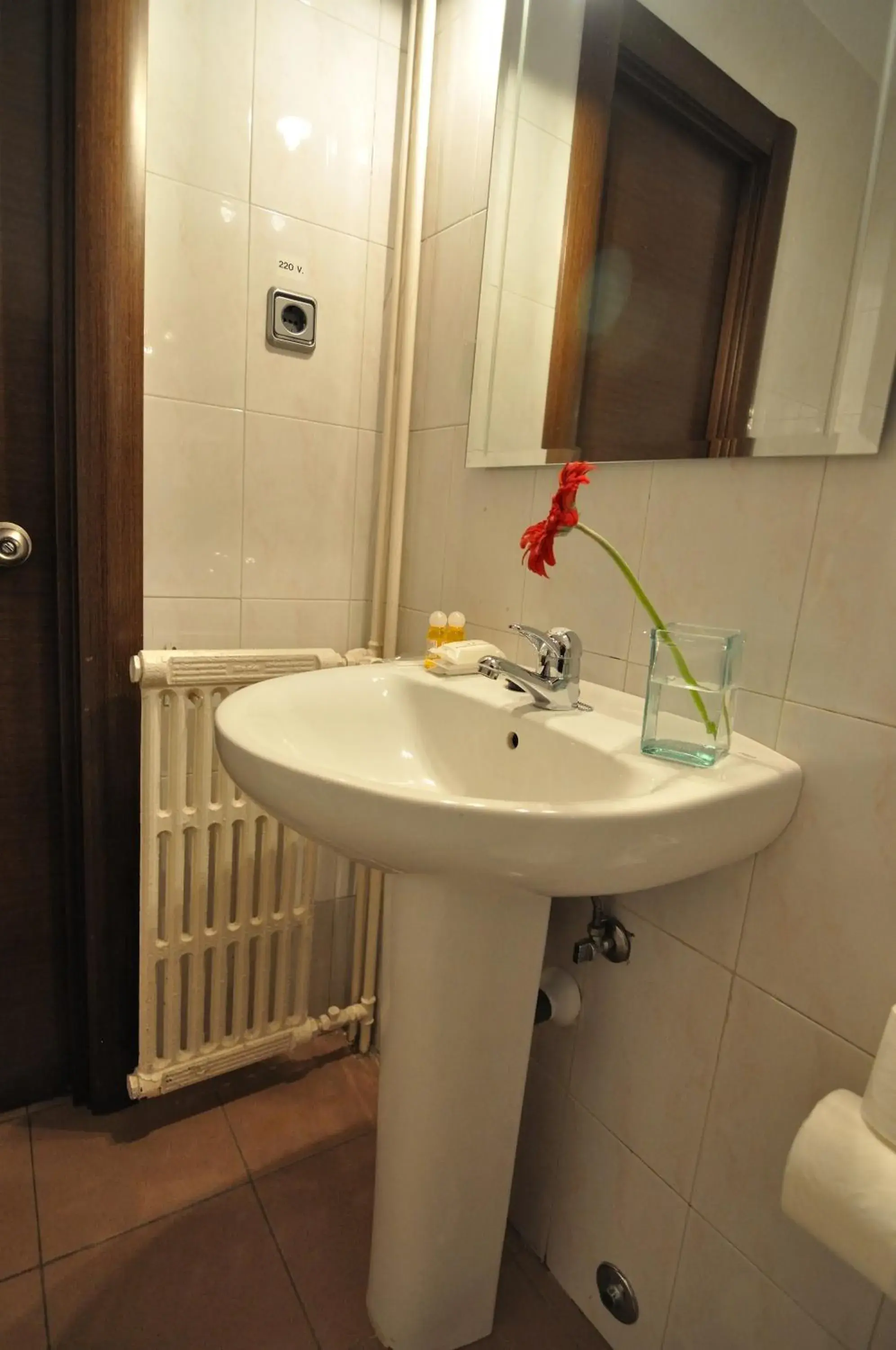 Bathroom in Hostal Ballesta