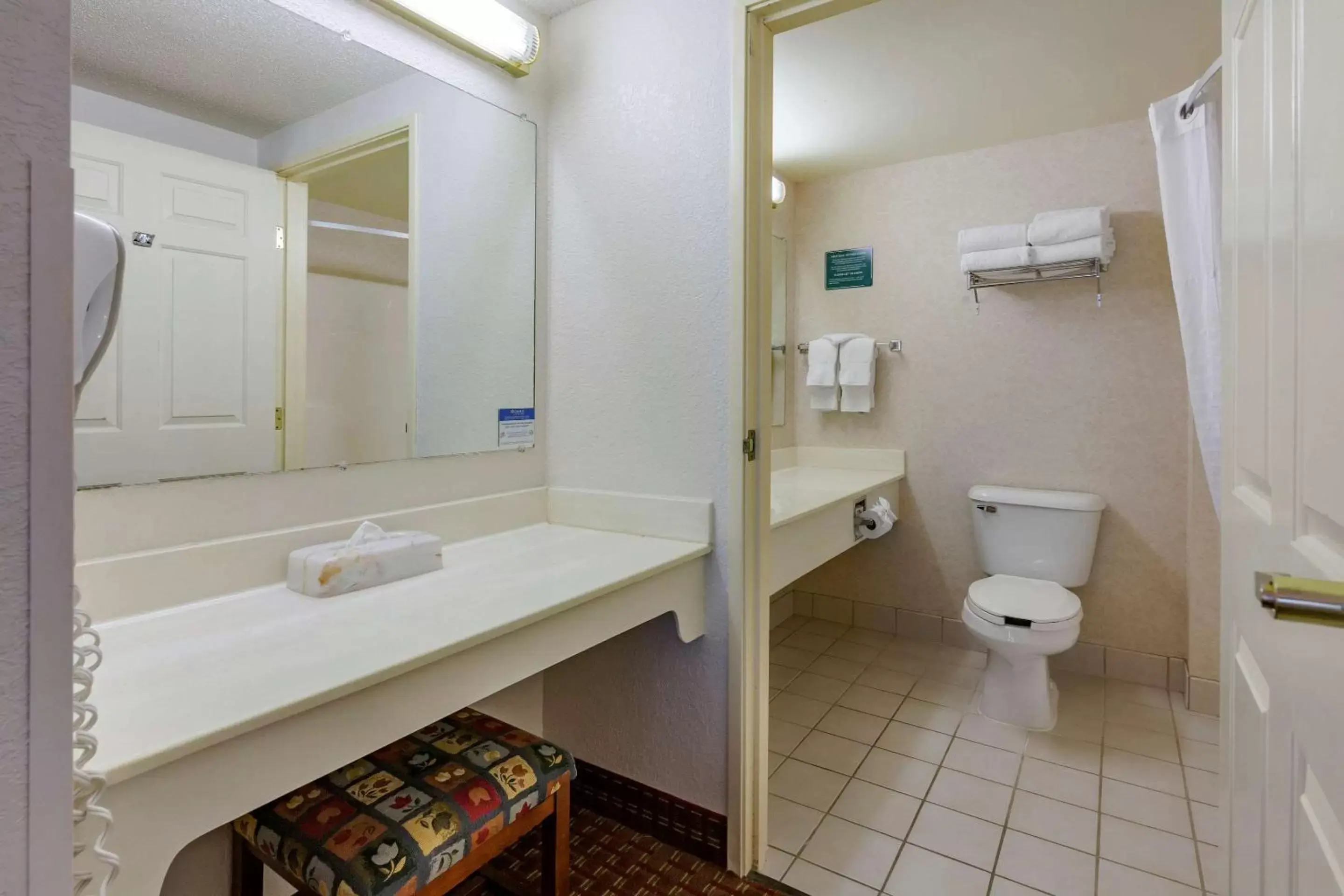 Bedroom, Bathroom in Clarion Suites at The Alliant Energy Center