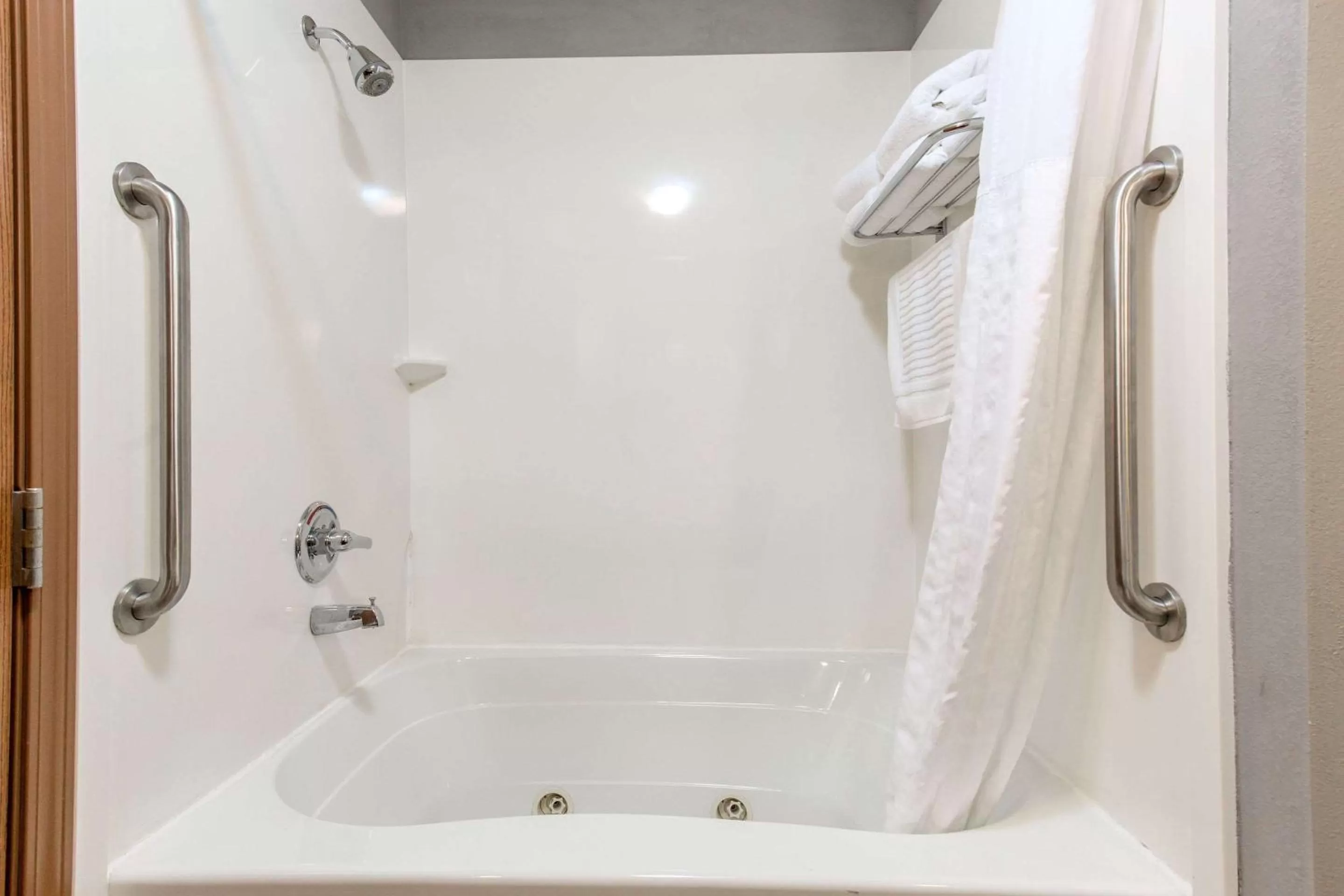 Shower in Comfort Suites Fairview Heights Saint Louis