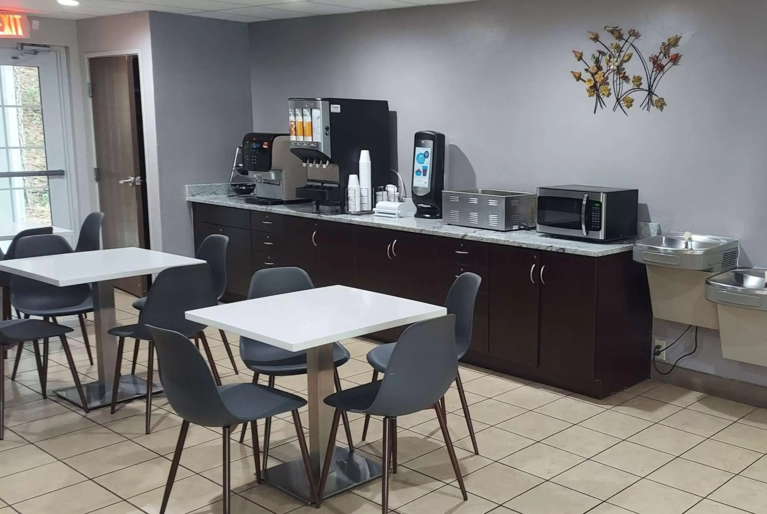 Restaurant/places to eat in Microtel Inn & Suites by Wyndham Hoover/Birmingham