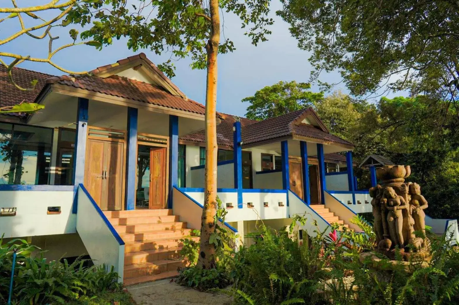 Facade/entrance, Property Building in Koh Chang Cliff Beach Resort