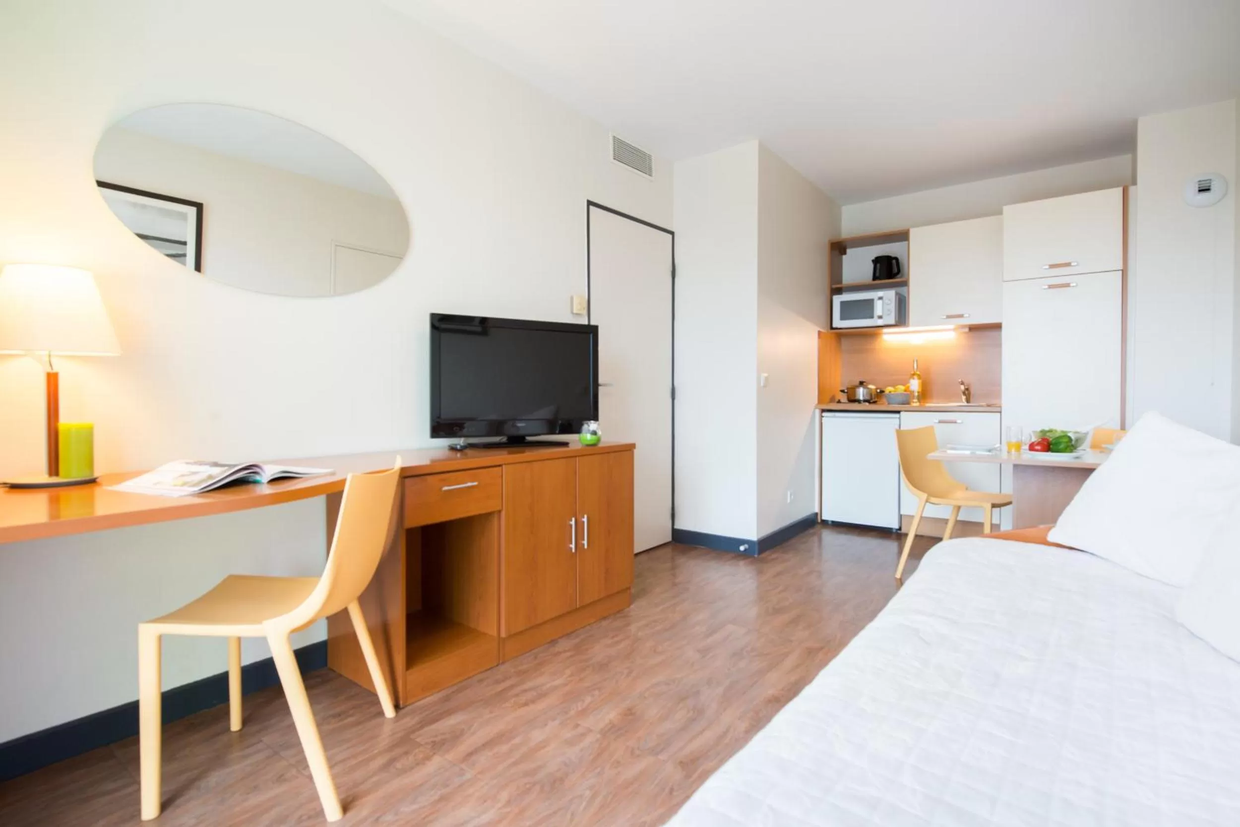 TV and multimedia, Bed in Comfort Aparthotel Saint-Nazaire Les Portes de l Ocean