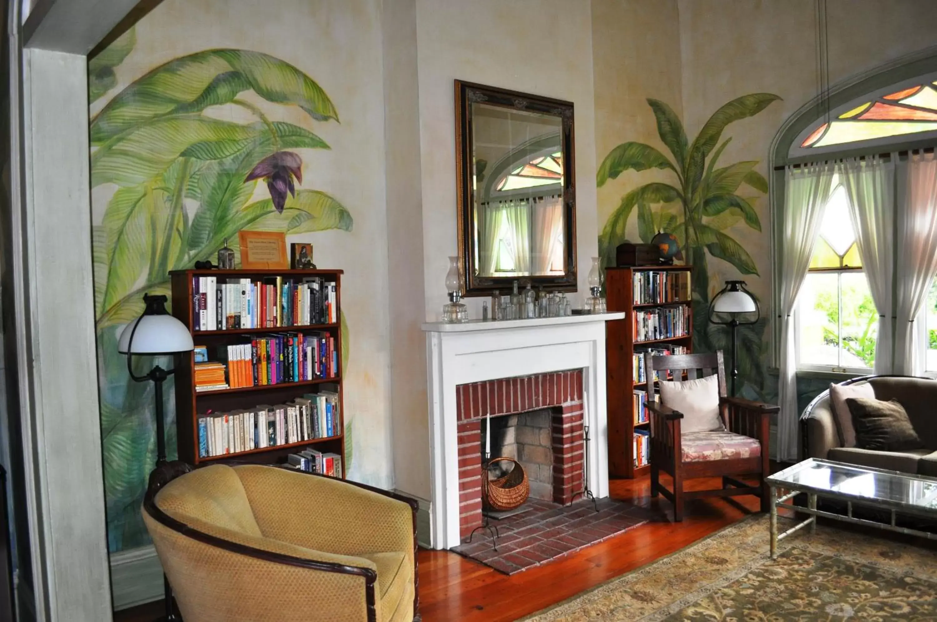 Library in Auld Sweet Olive Bed and Breakfast