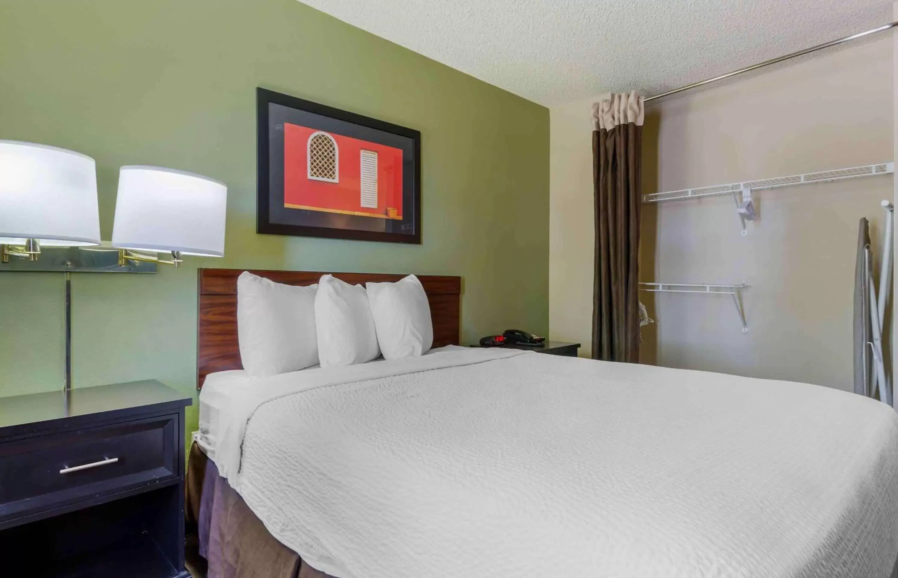 Bedroom, Bed in Extended Stay America Suites - Phoenix - Airport