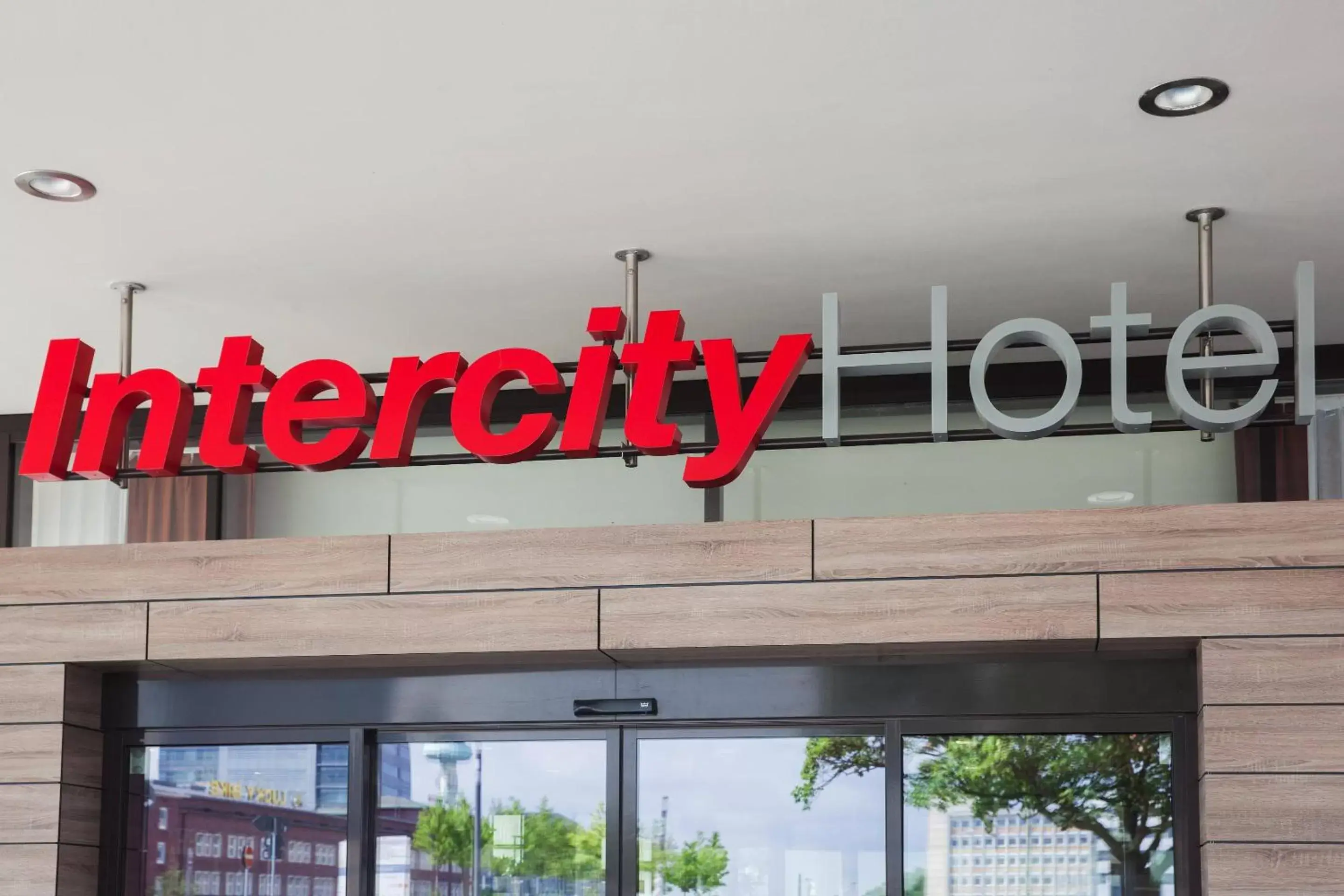 Facade/entrance in IntercityHotel Duisburg