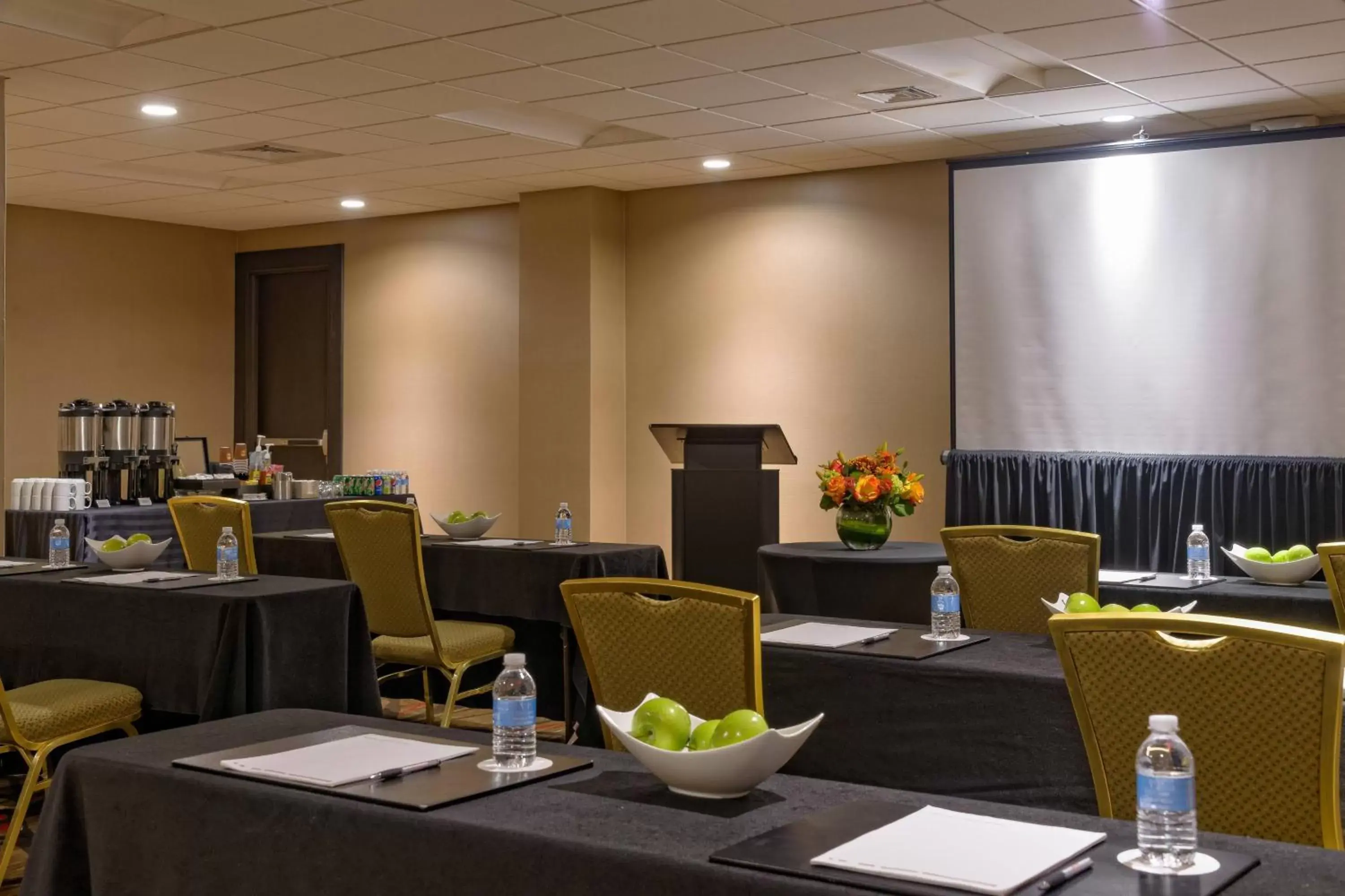 Meeting/conference room, Restaurant/Places to Eat in Houston Marriott West Loop by The Galleria