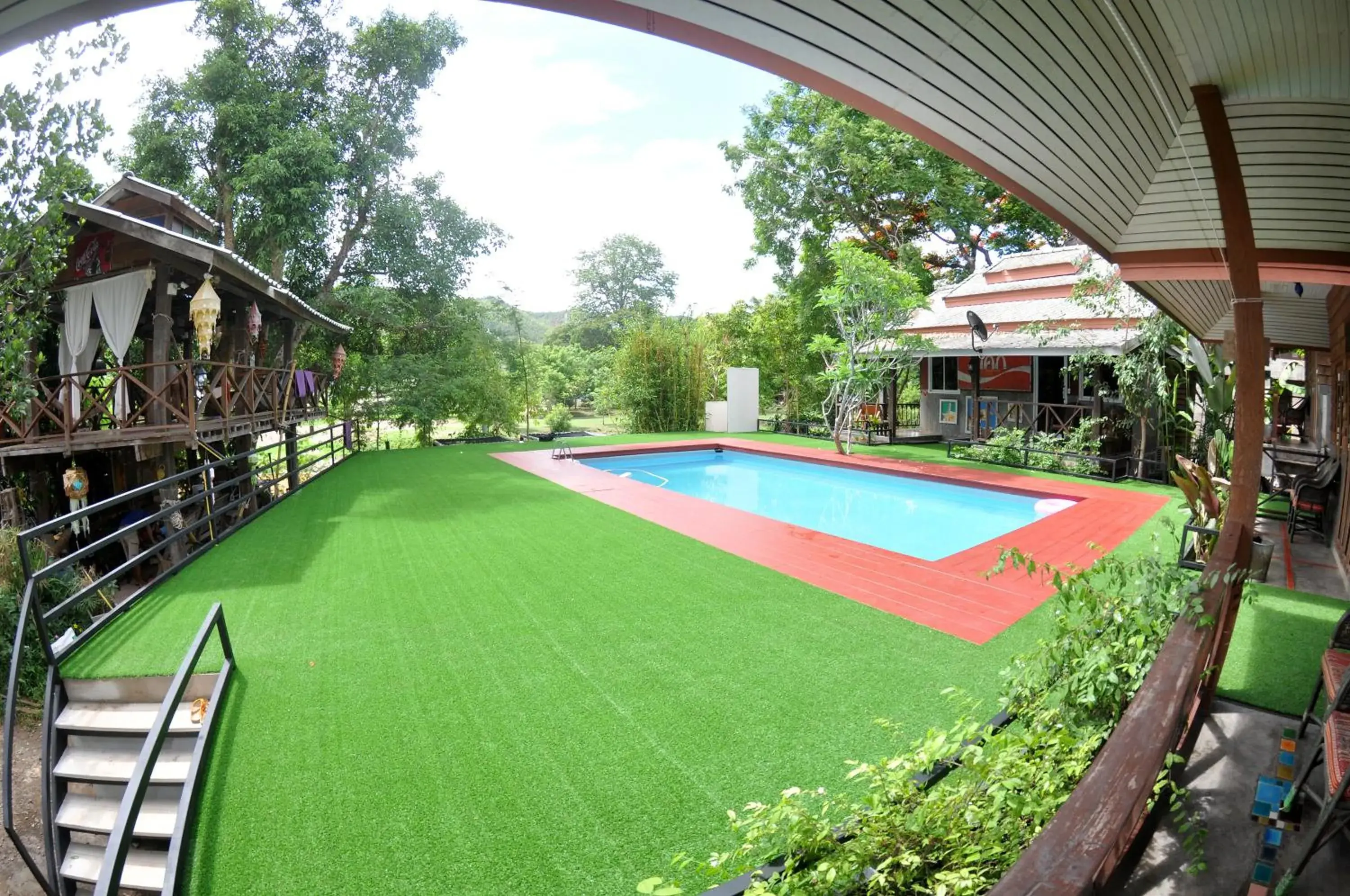 Swimming Pool in Sawasdeepai River Resort