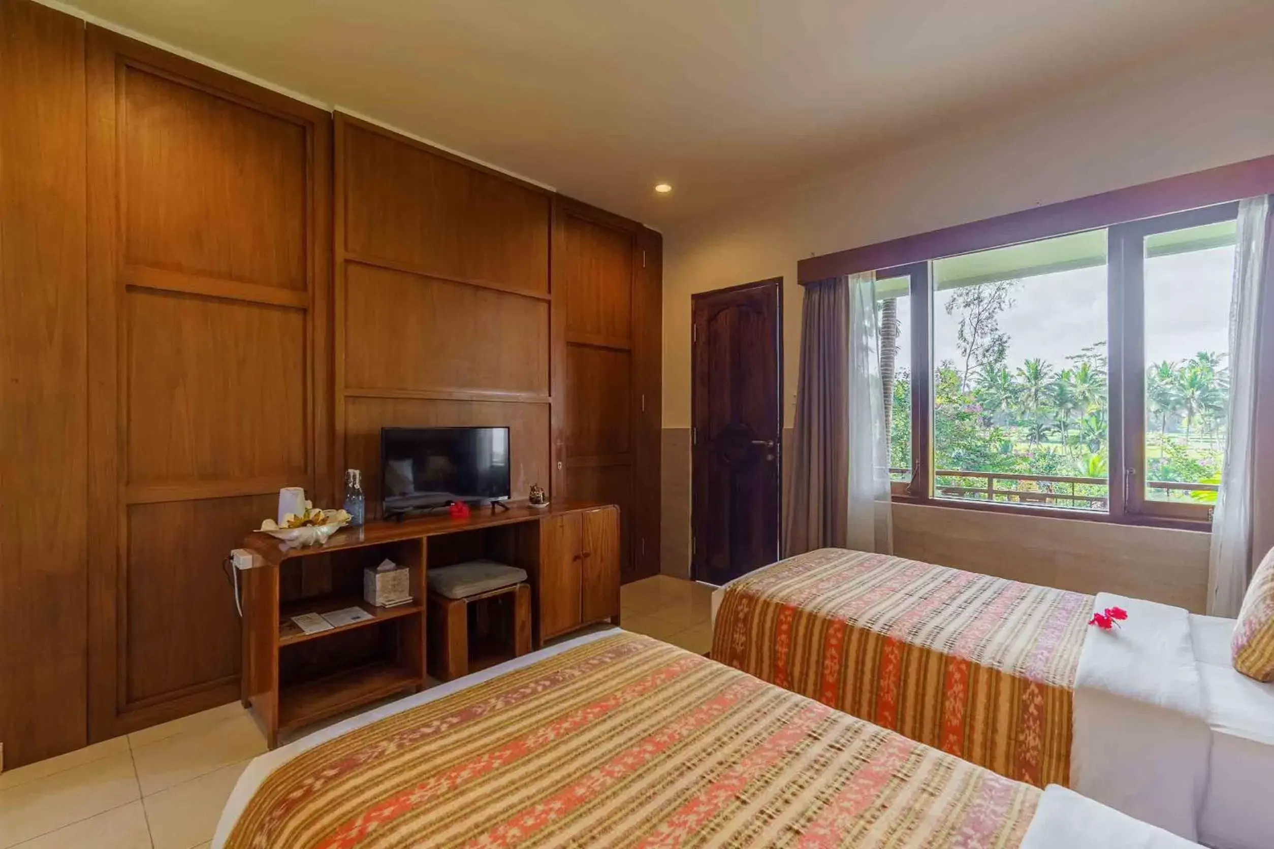 TV and multimedia, Bed in Om Ham Retreat and Resort