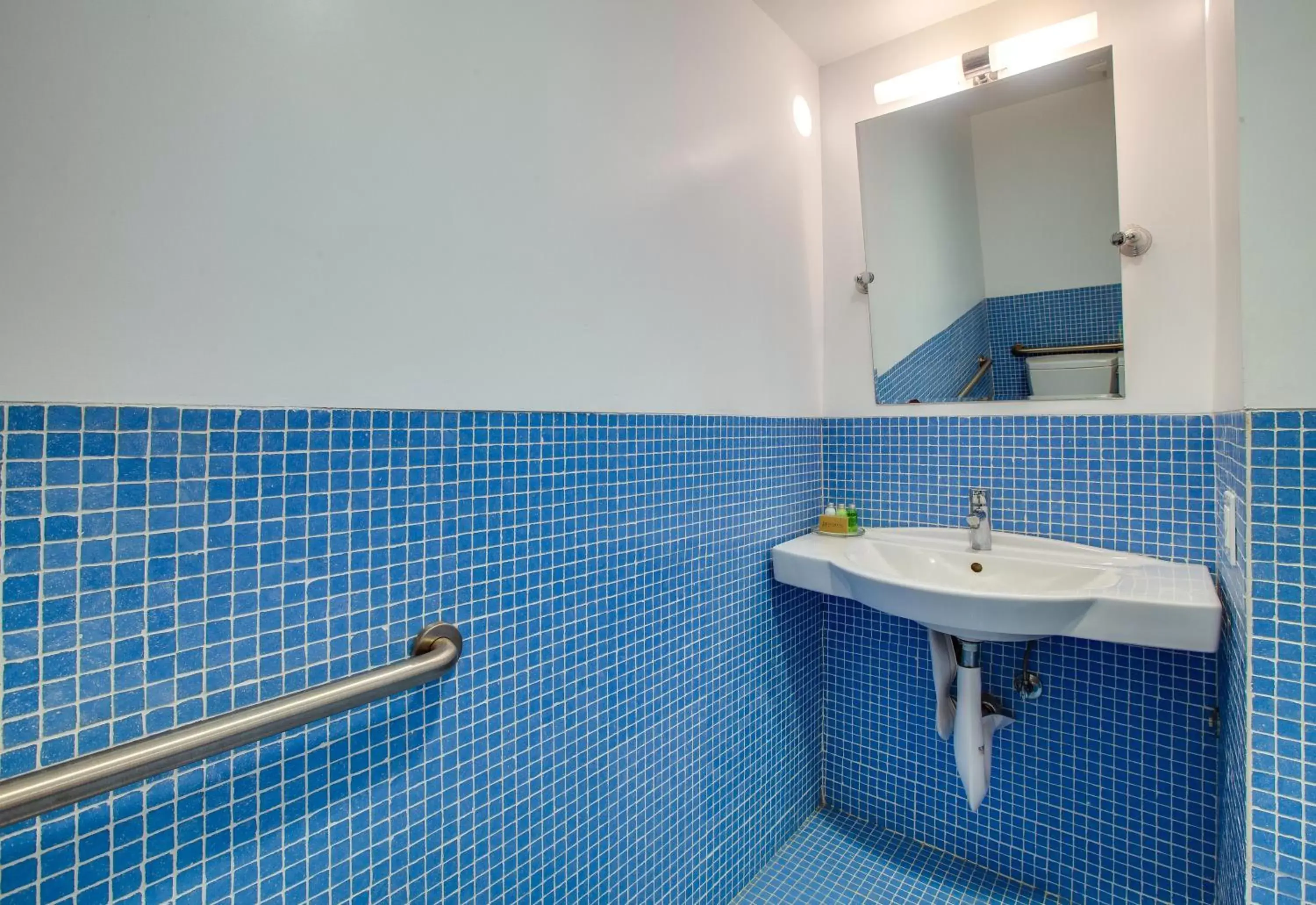 Bathroom in Venice Breeze Suites