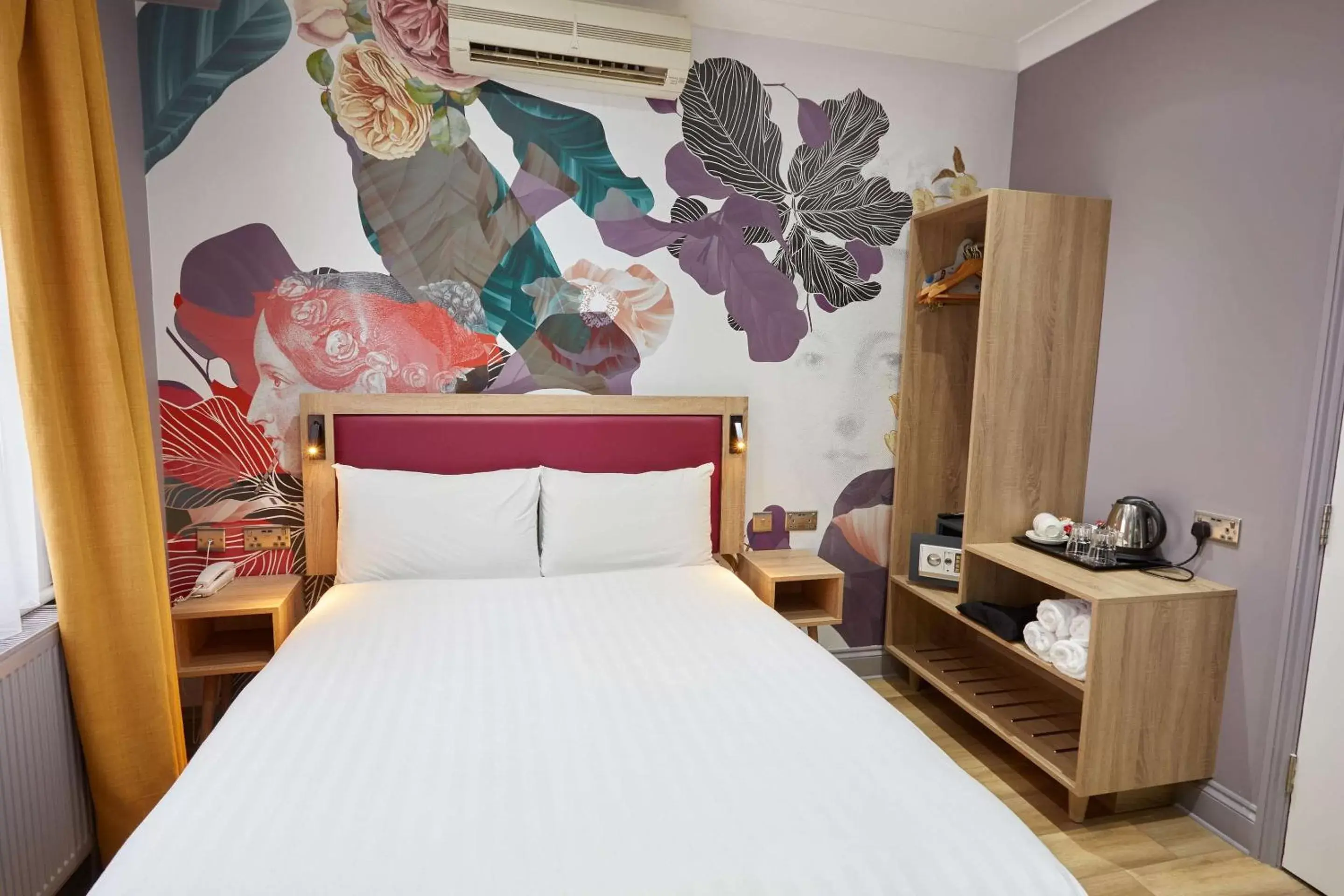Bedroom, Bed in Comfort Inn Victoria