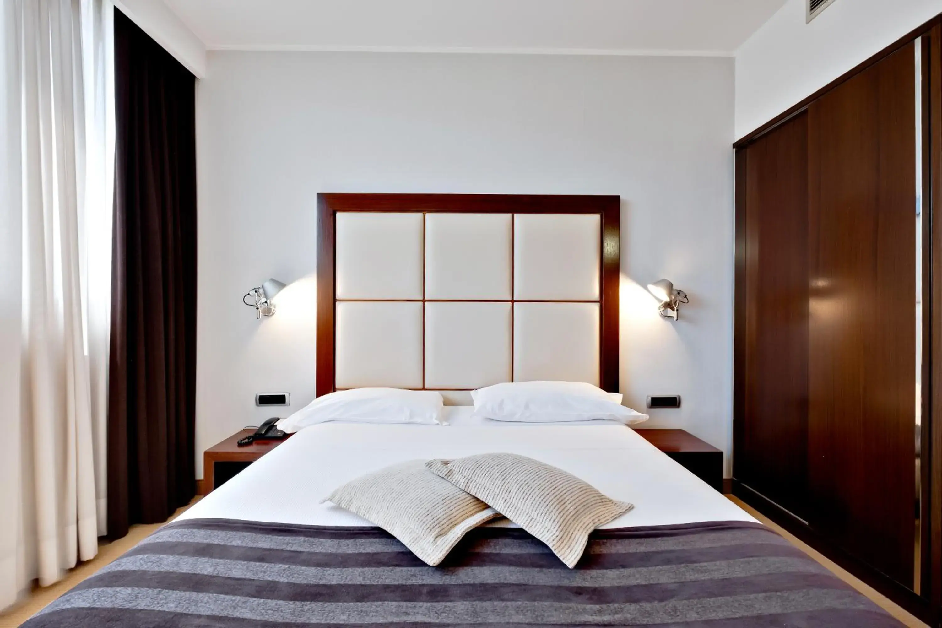 Bed in Italiana Hotels Cosenza