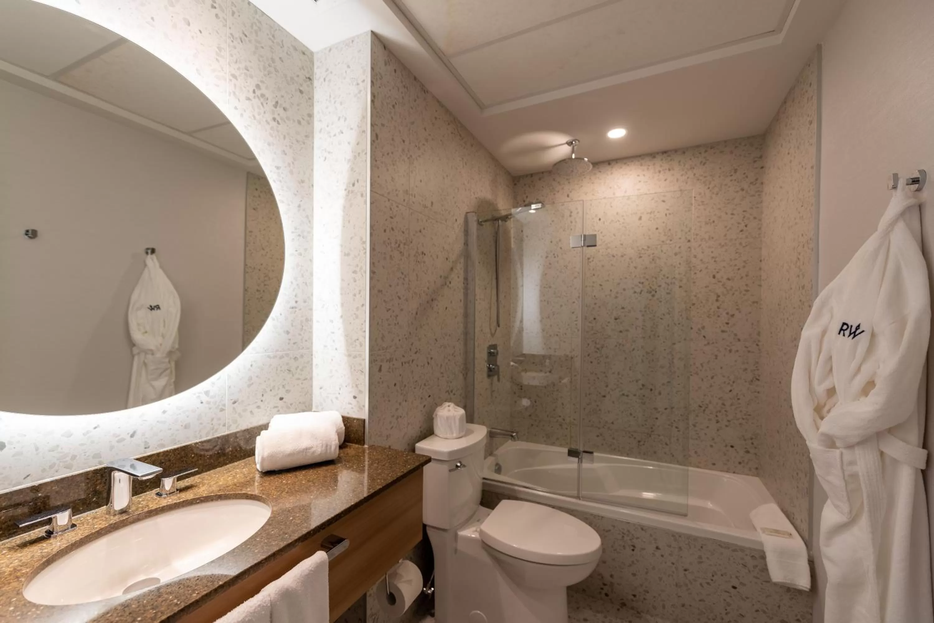 Bathroom in Hotel Royal William, an Ascend Collection Hotel