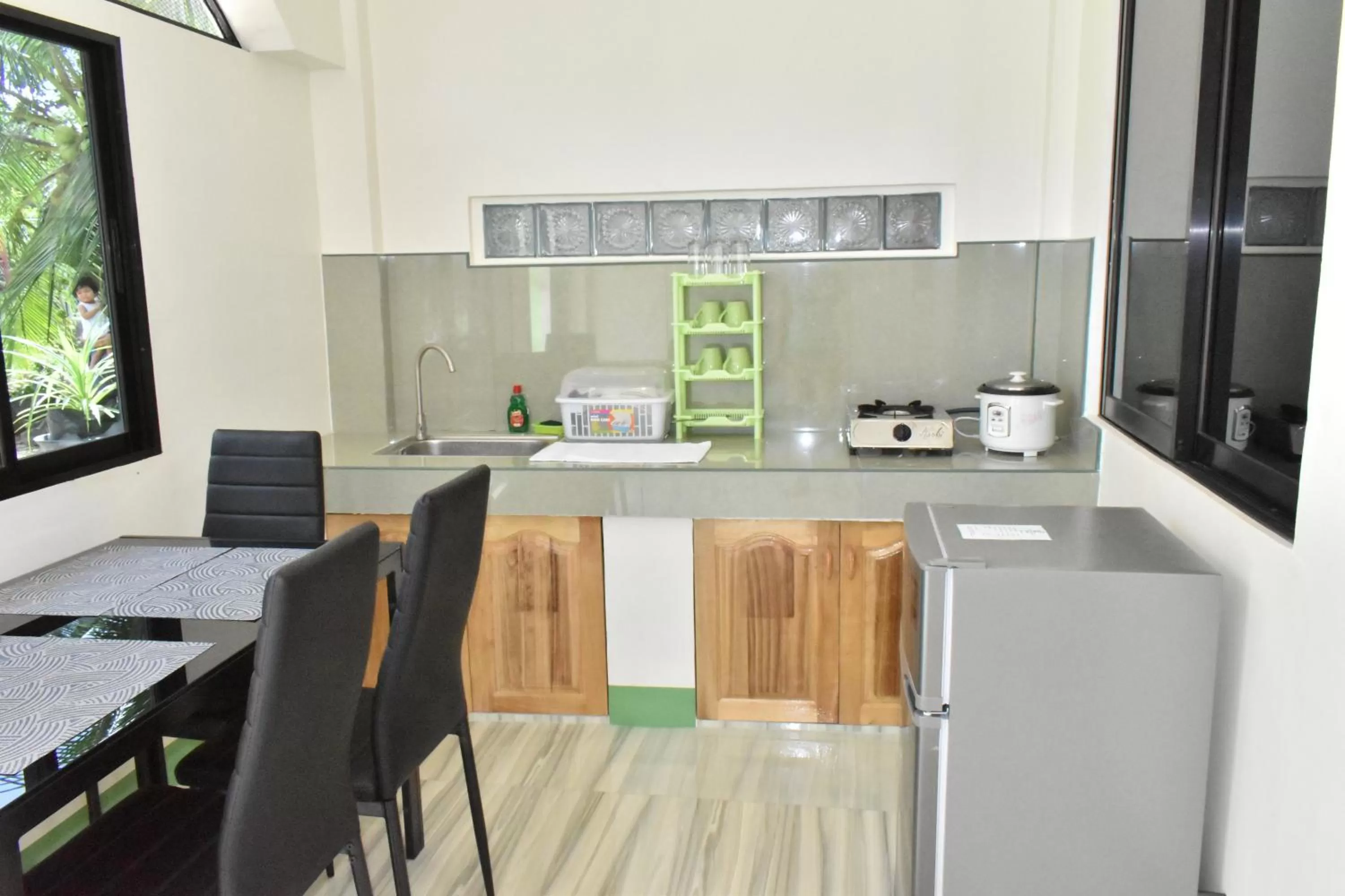 Kitchen/Kitchenette in Charlina Inn Panglao