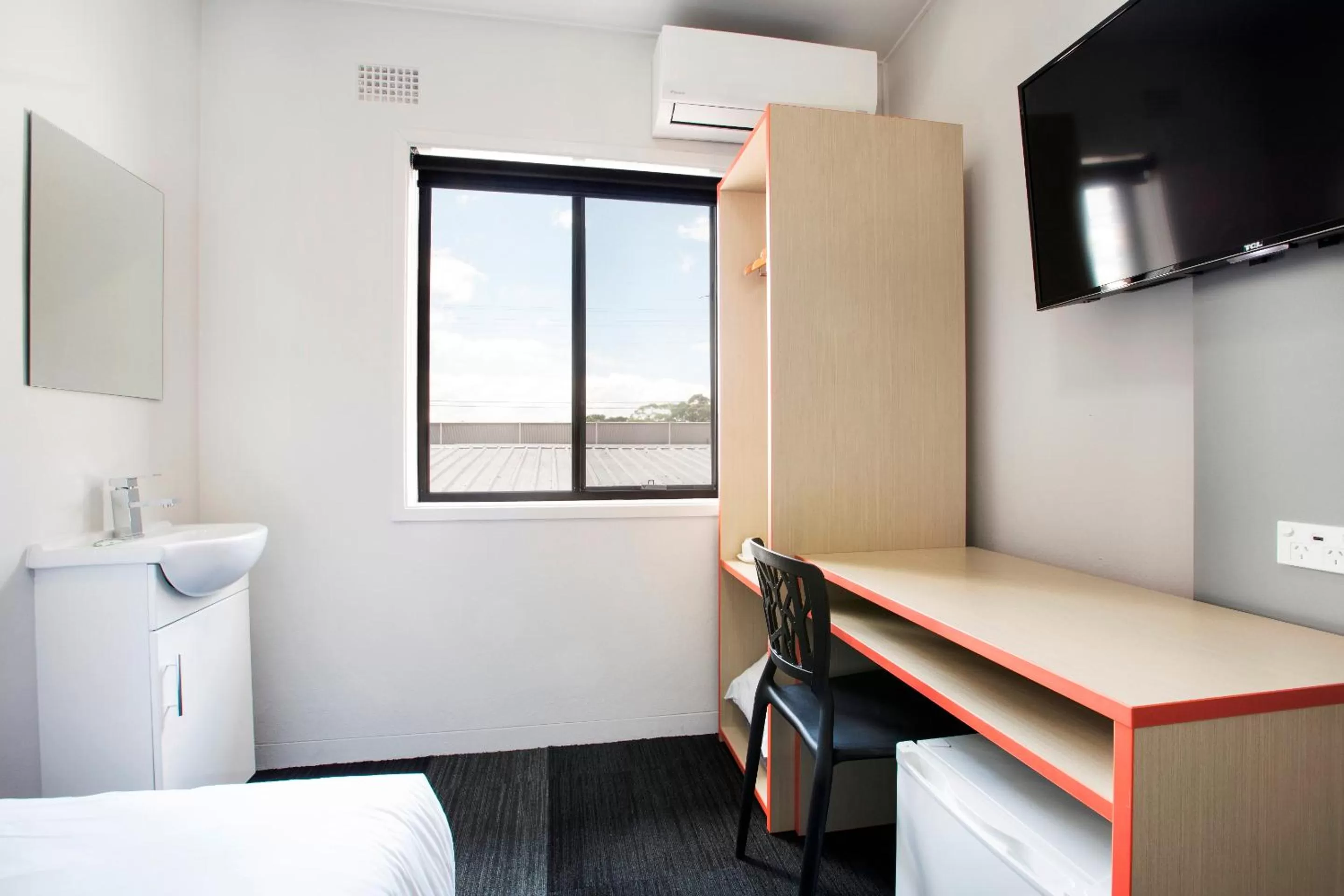 Photo of the whole room in Villawood Hotel