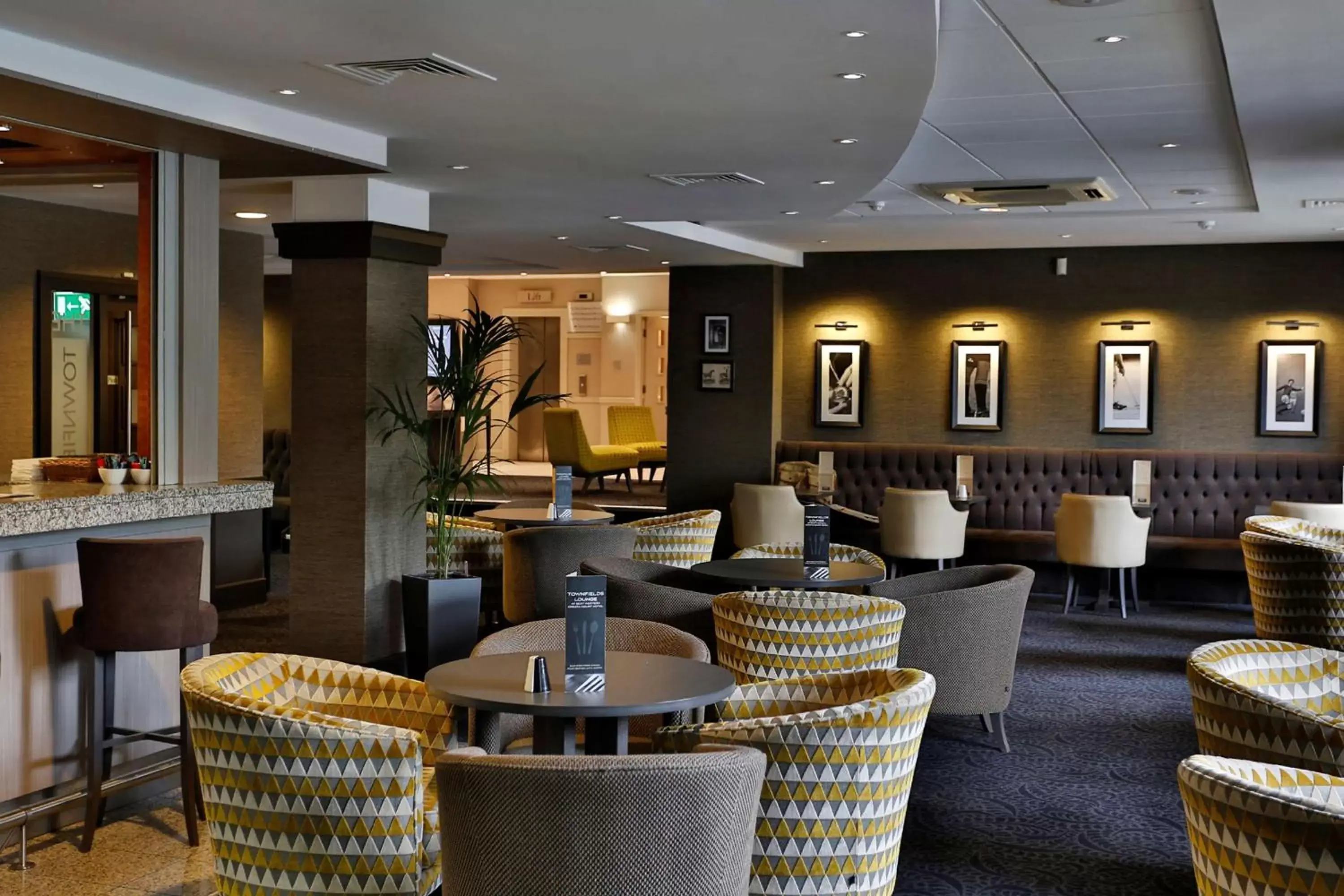 Restaurant/places to eat, Lounge/Bar in Best Western Manchester Altrincham Cresta Court Hotel