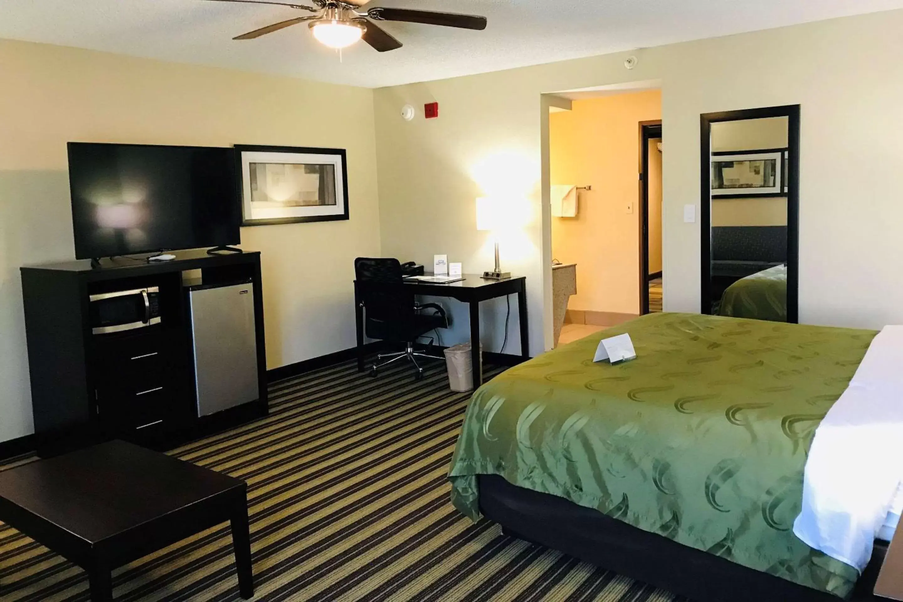 Photo of the whole room, Bed in Quality Inn & Suites West Monroe