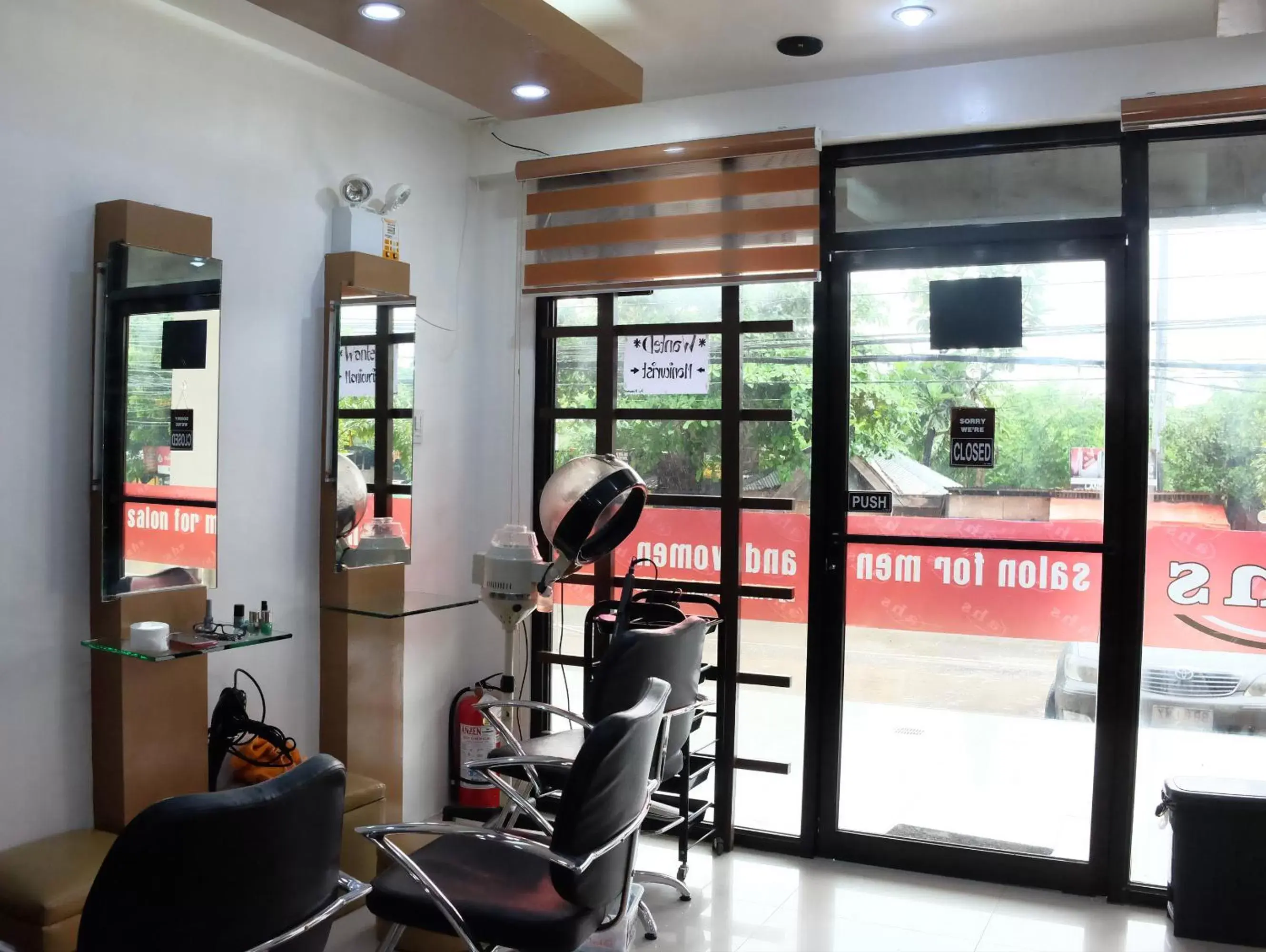 On-site shops in Sebastien Hotel On-site shops in Sebastien Hotel