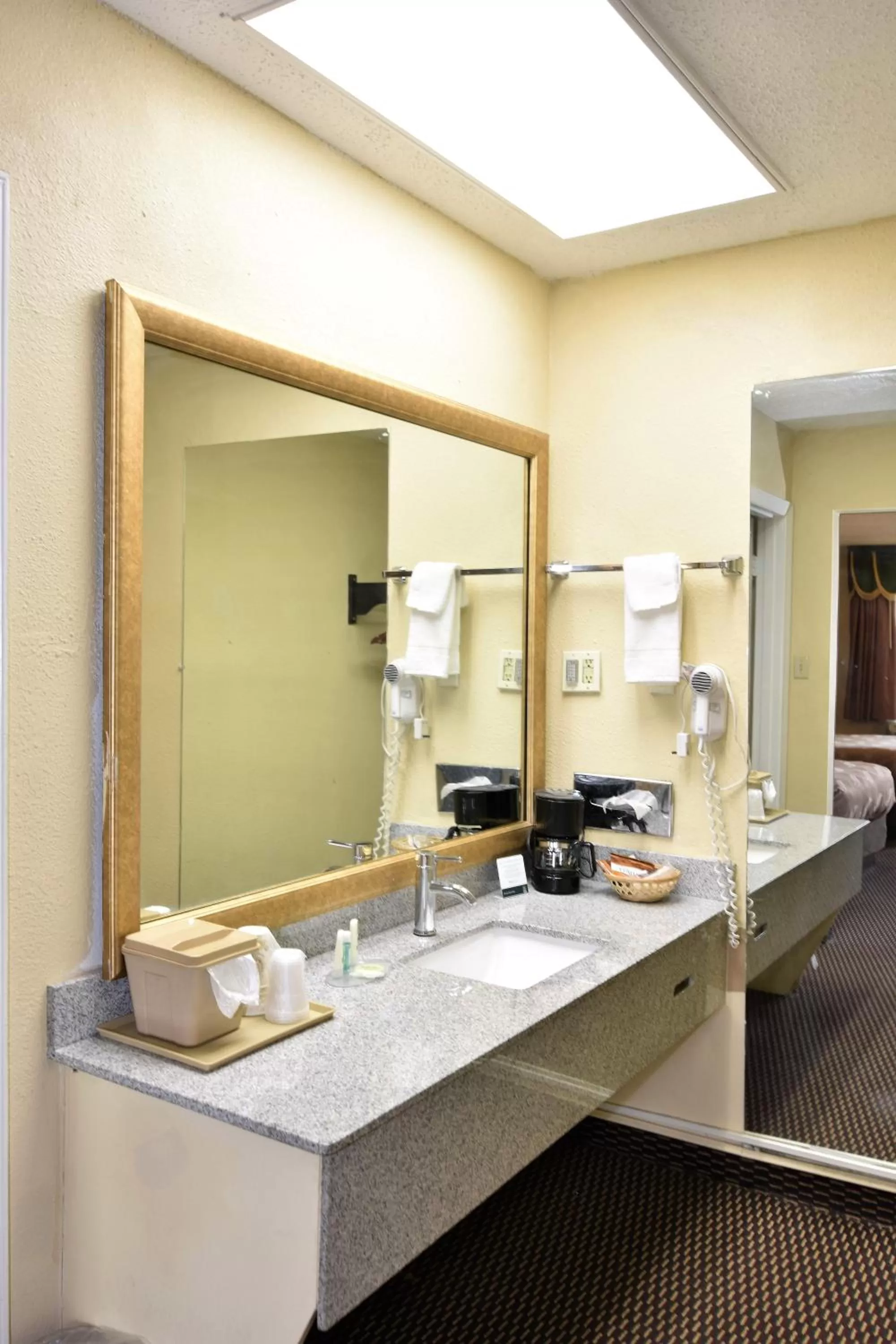 King Room - Non-Smoking in Rodeway Inn Harbison Area