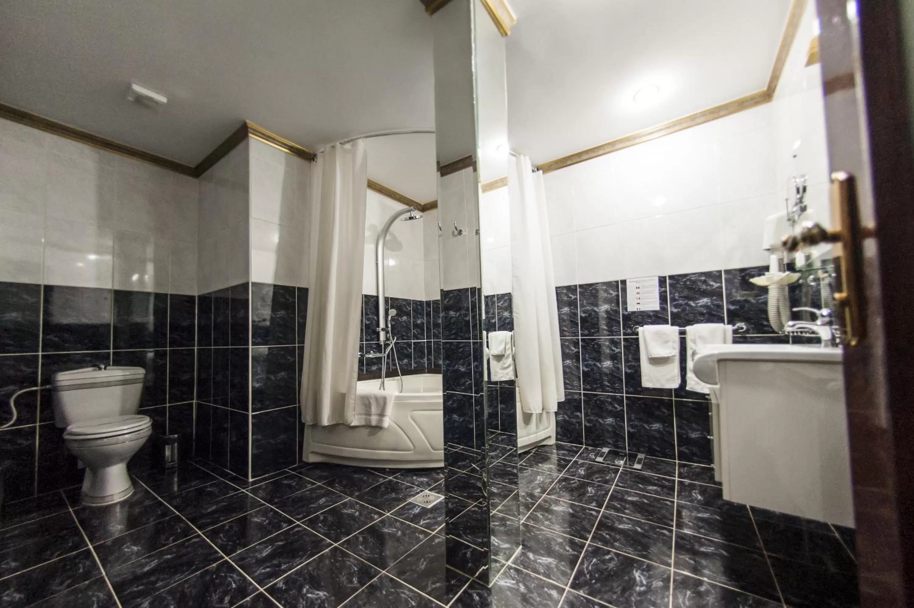 Bathroom in Bucharest Comfort Suites Hotel