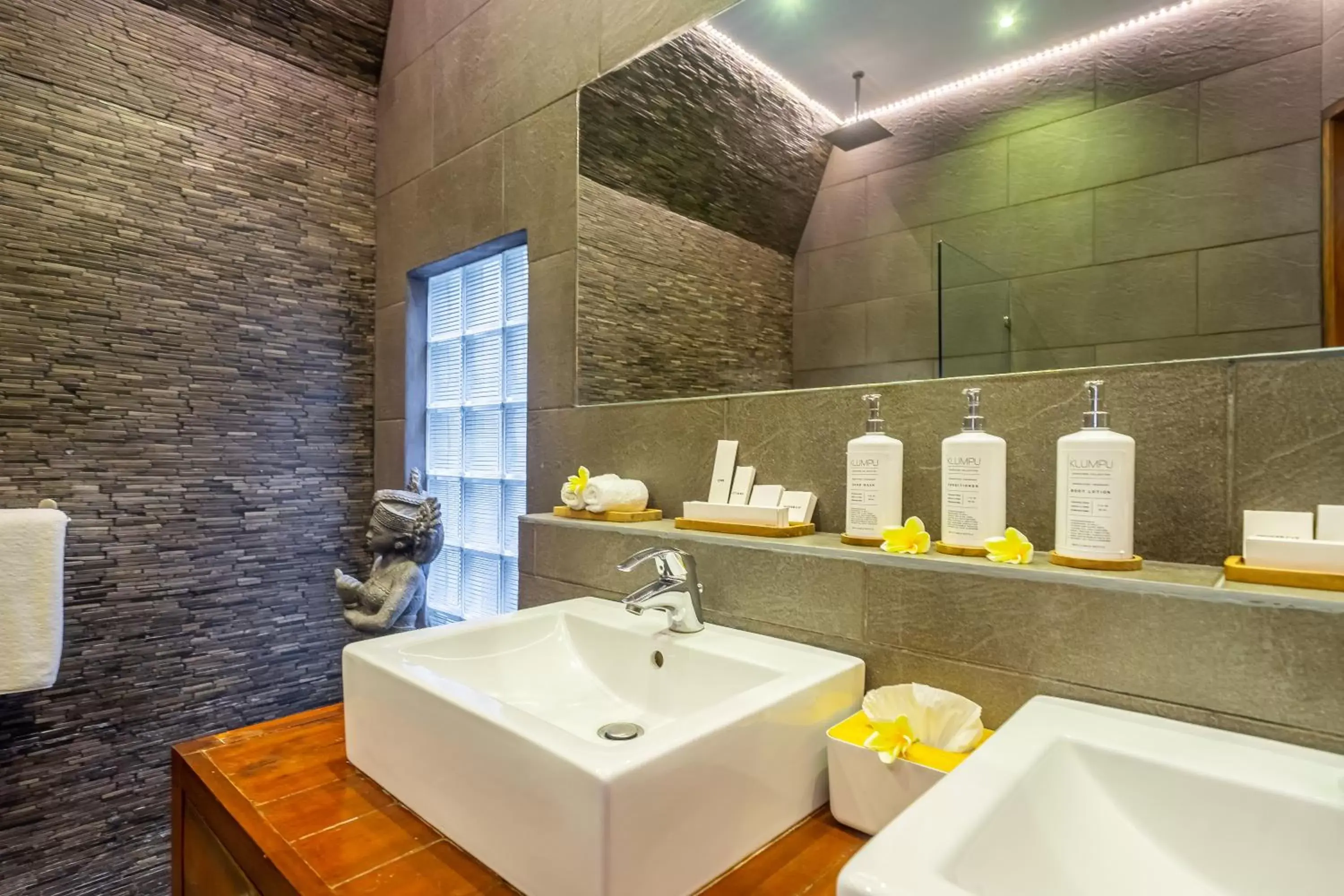 Bathroom in Klumpu Bali Resort Bathroom in Klumpu Bali Resort