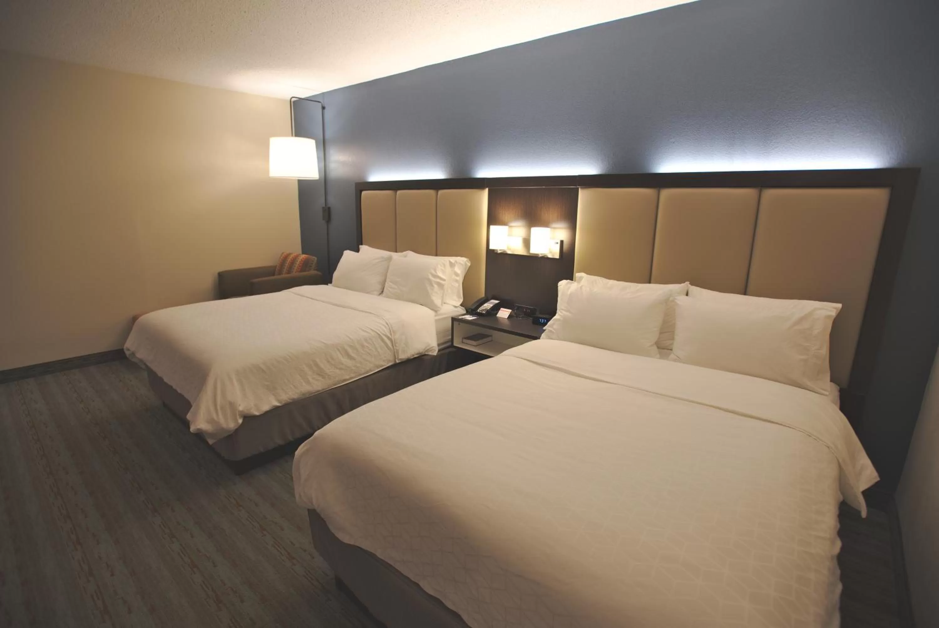 Photo of the whole room, Bed in Holiday Inn Express Anderson I-85 - Exit 27- Highway 81 by IHG