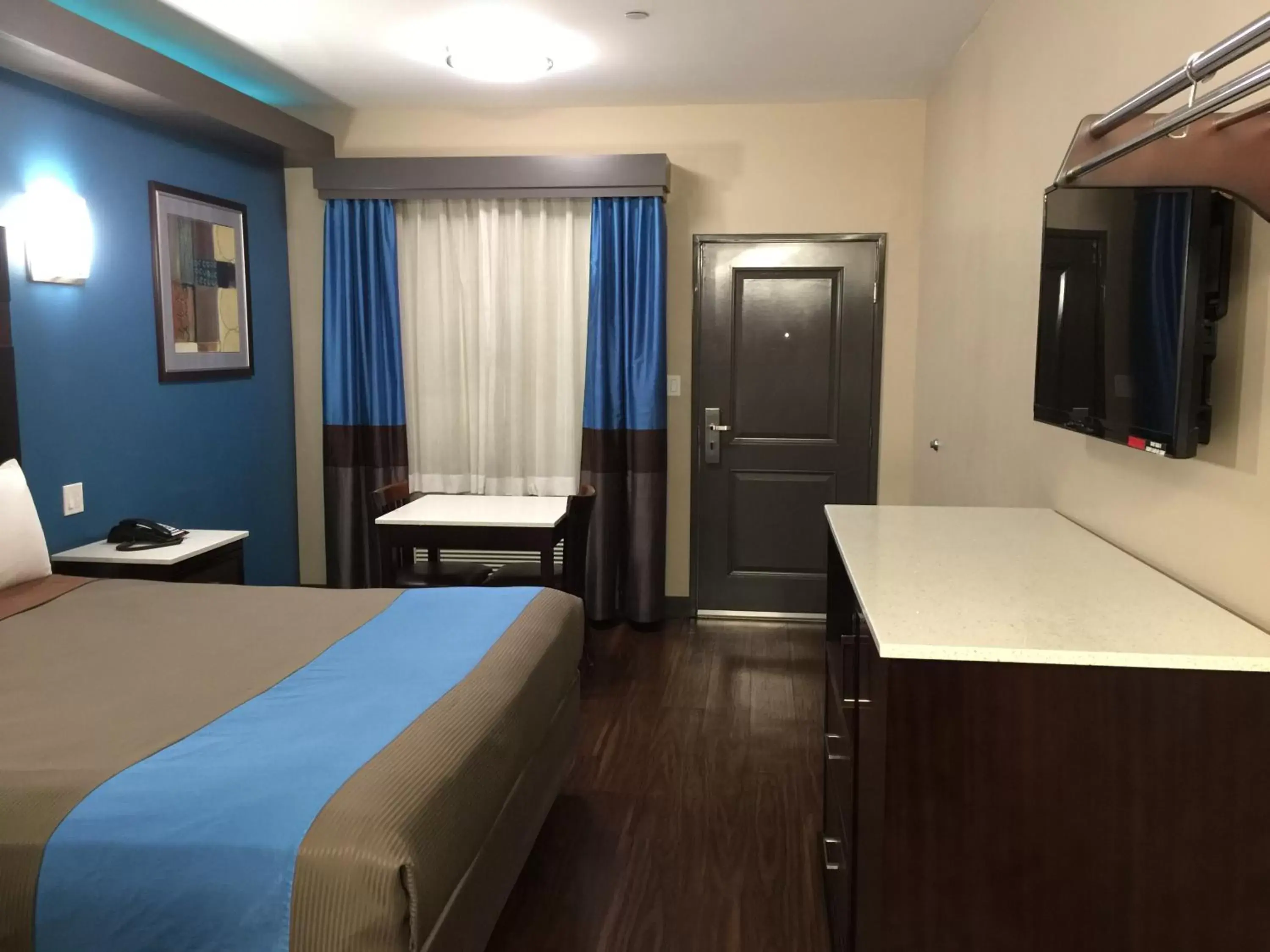 Bed in Crystal Palace Inn Bed in Crystal Palace Inn