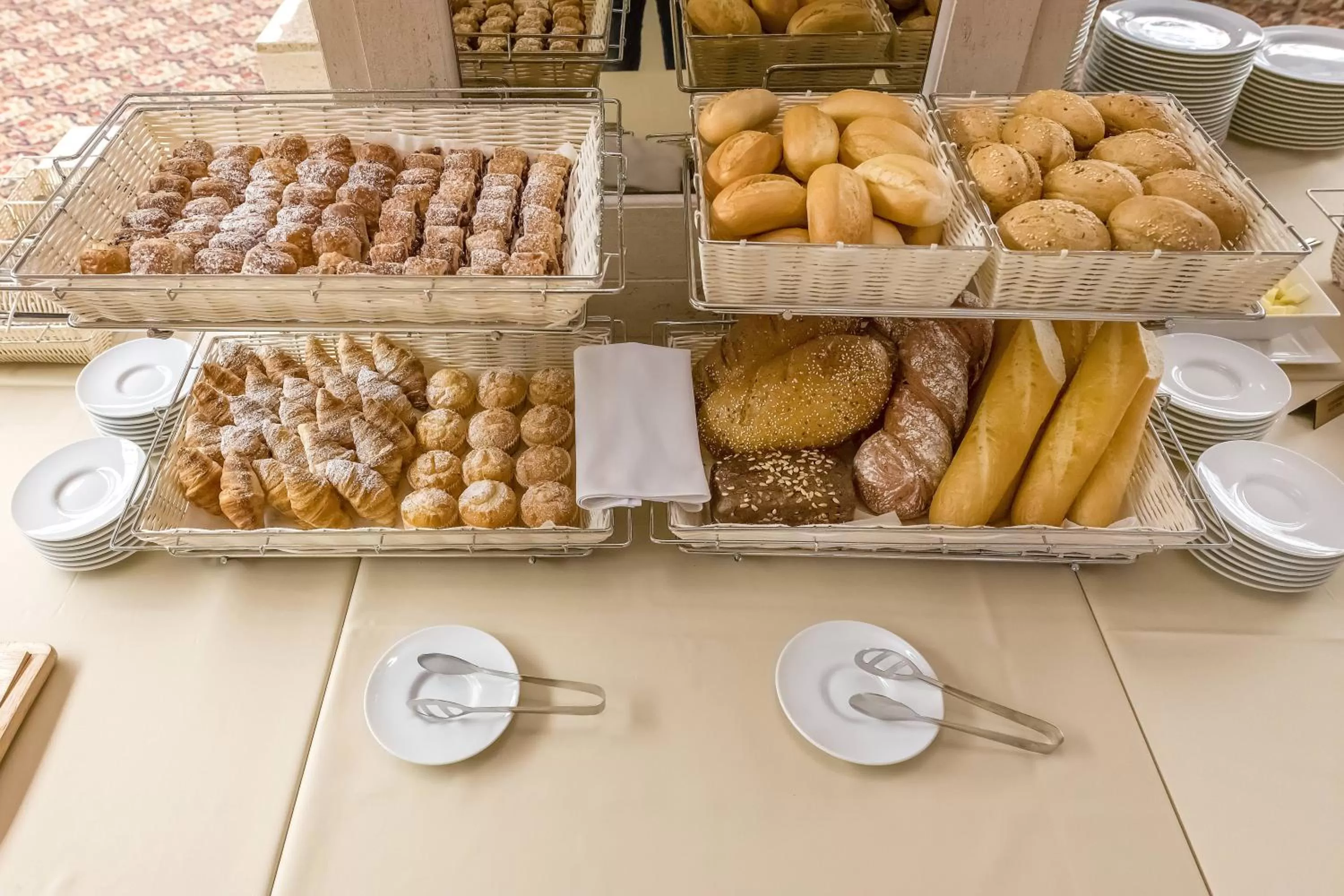 Food and drinks in Artis Centrum Hotels