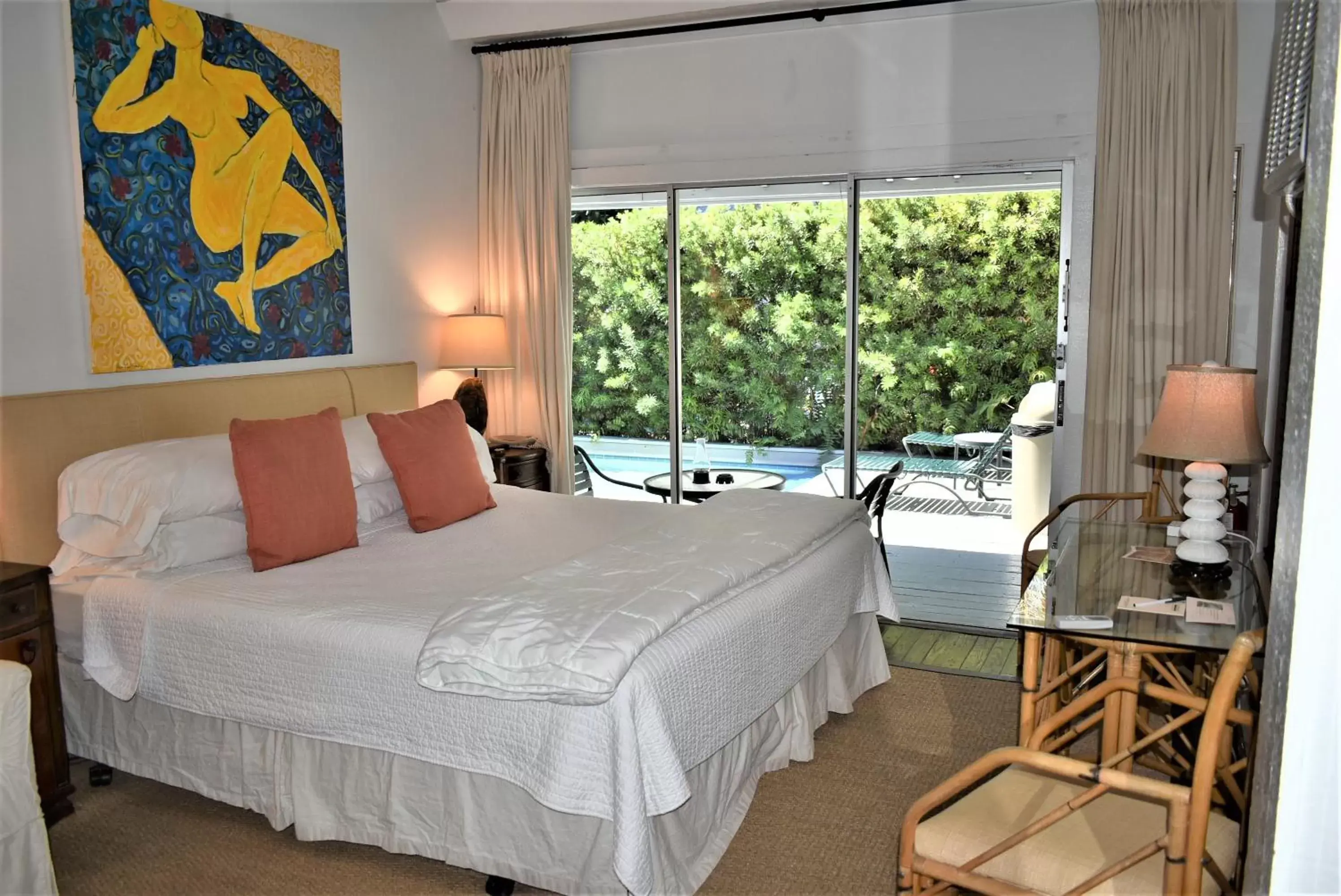 Photo of the whole room, Bed in Simonton Court Historic Inn & Cottages