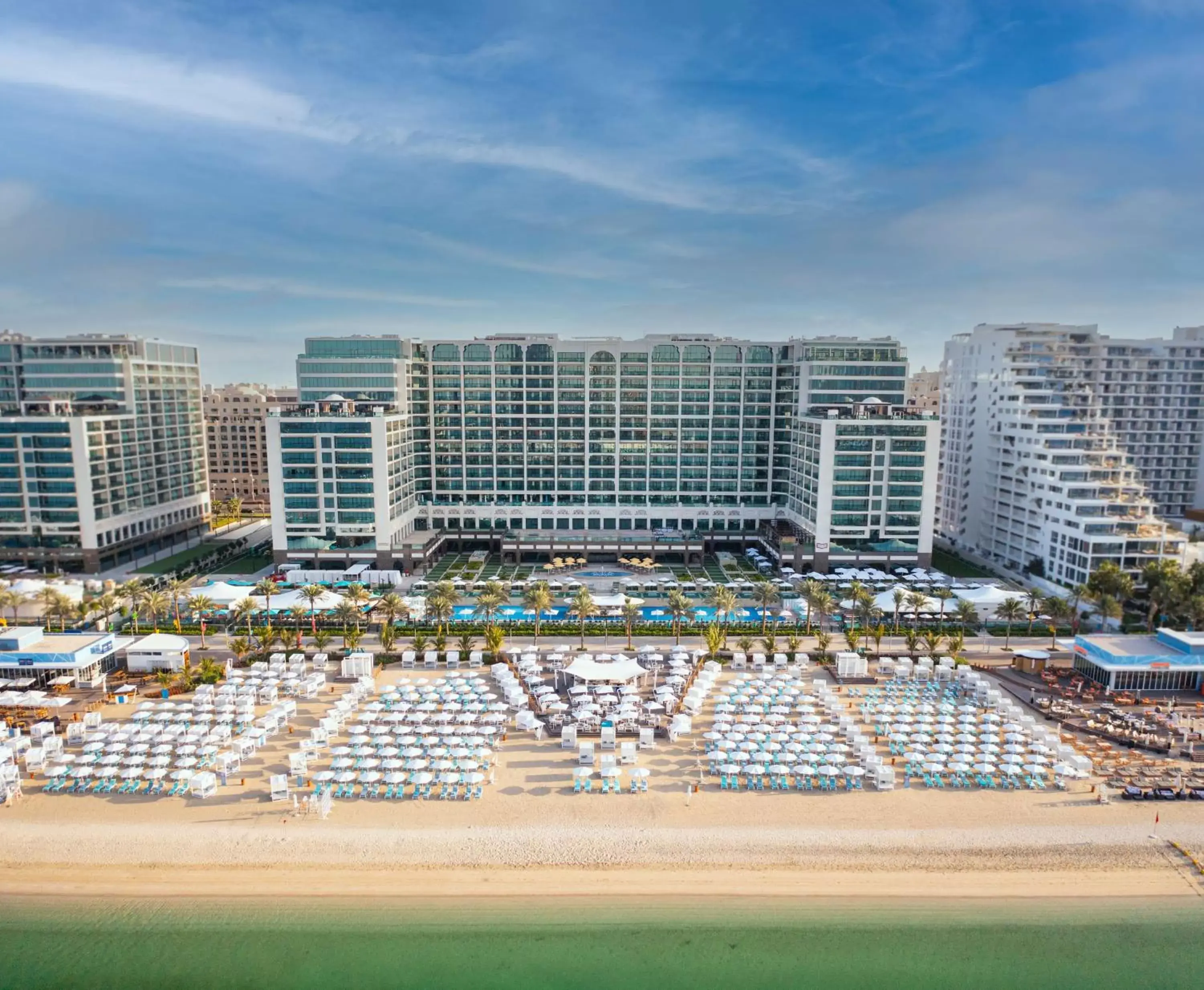 Property building in Hilton Dubai Palm Jumeirah