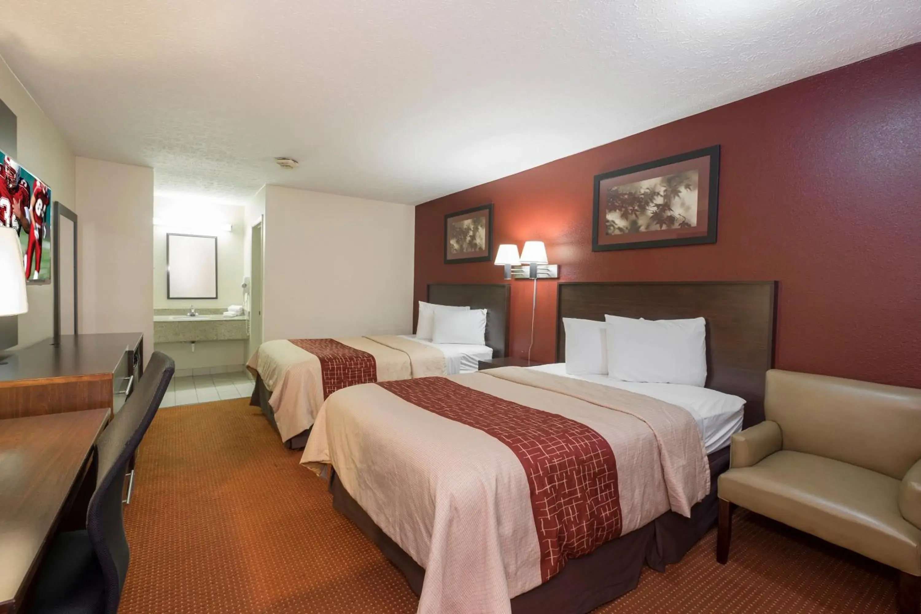 Photo of the whole room, Room Photo in Red Roof Inn Columbus Northeast Westerville
