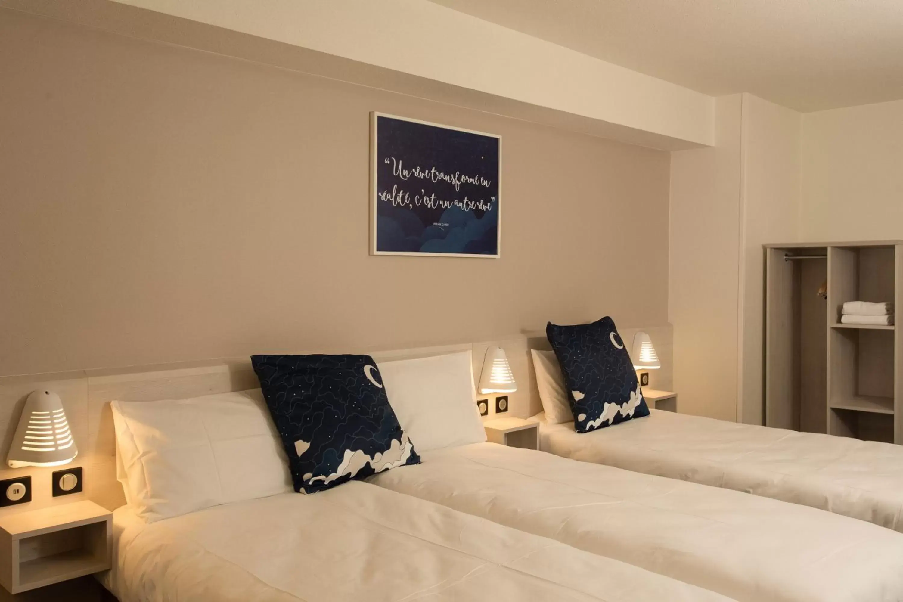 Bedroom, Bed in ACE Hôtel Lyon Vénissieux Parc des Expositions
