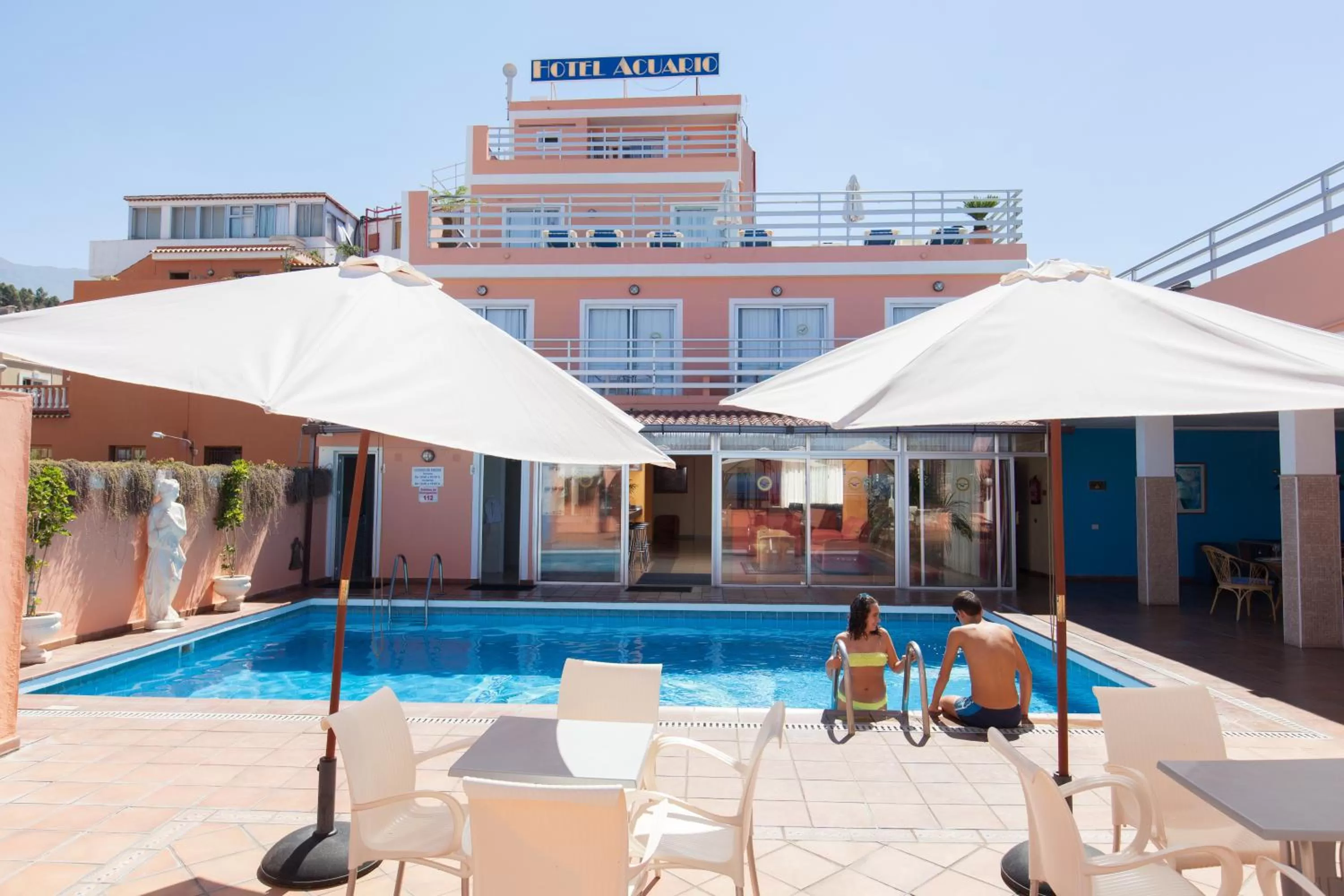 Swimming pool in Globales Acuario