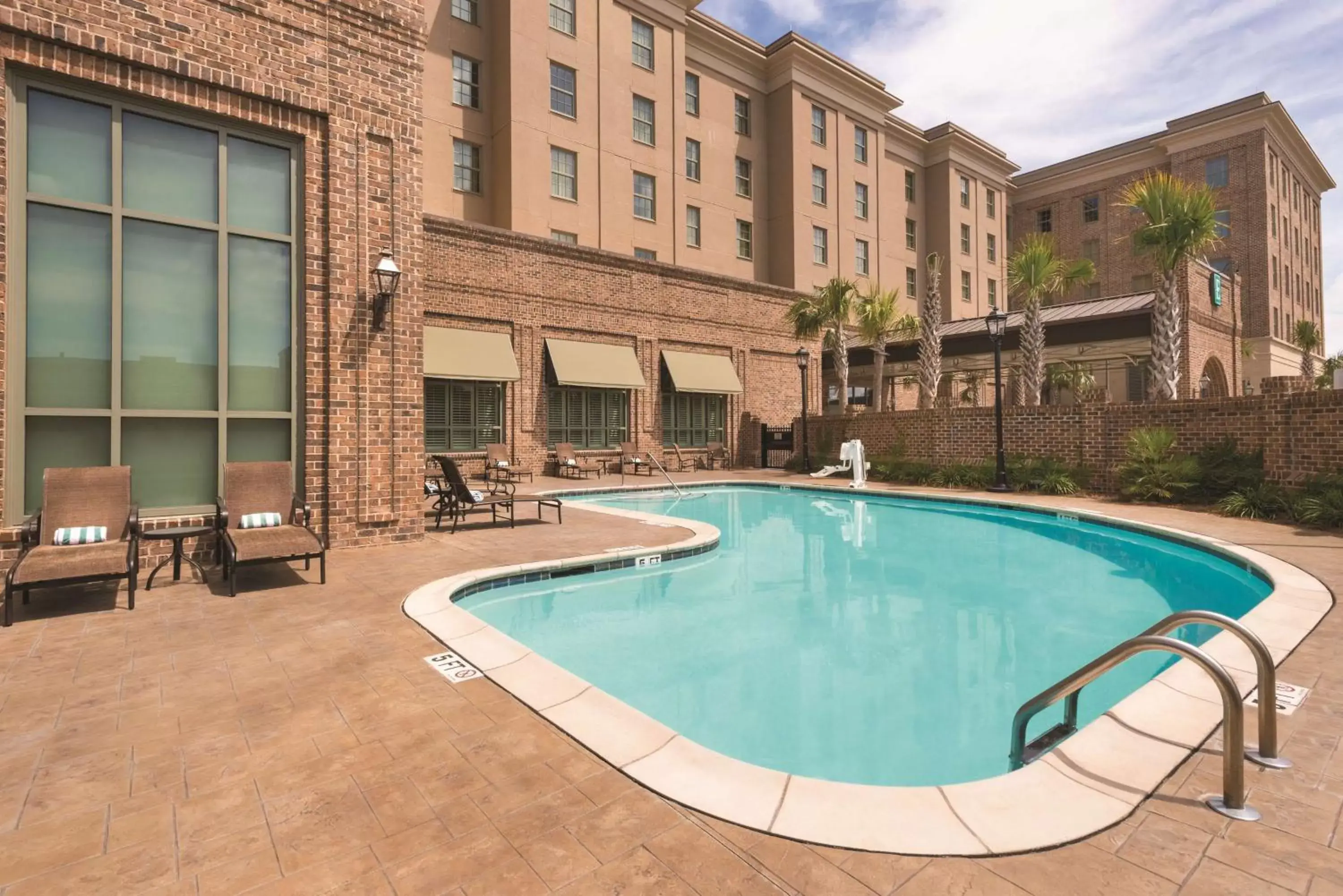 Pool view, Swimming Pool in Embassy Suites Savannah Historic District