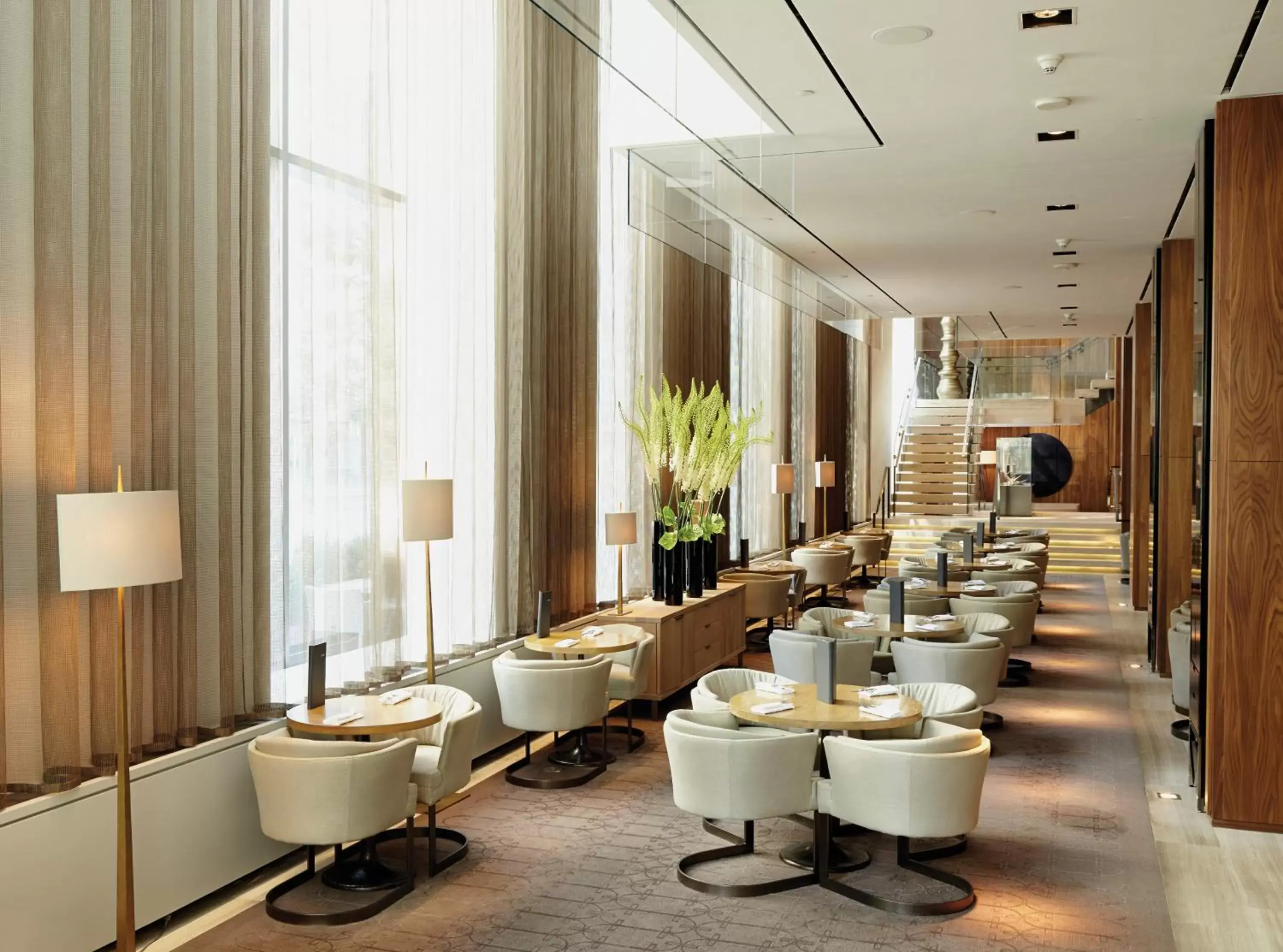 Lounge or bar, Restaurant/Places to Eat in Four Seasons Hotel Toronto at Yorkville