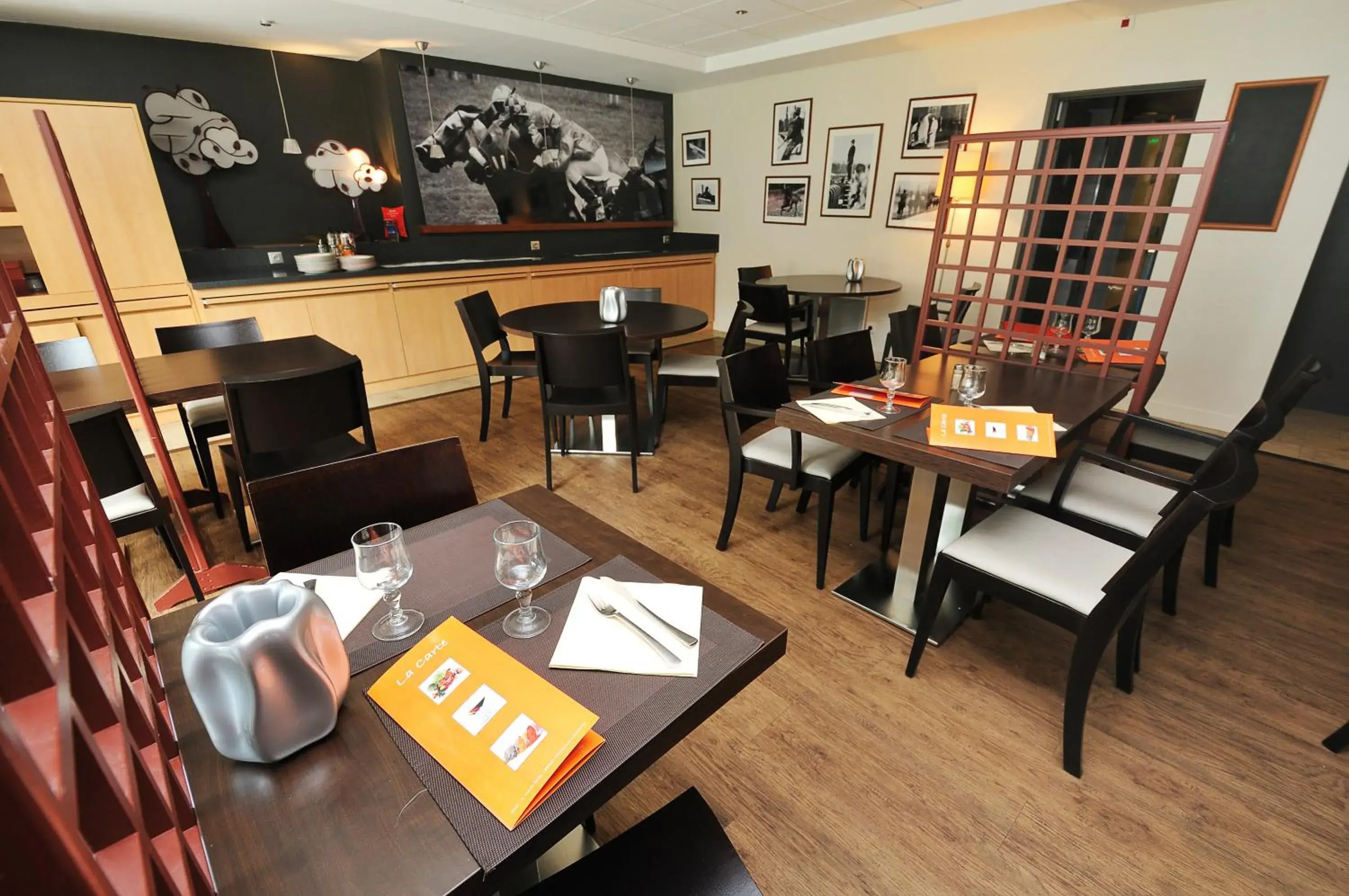 Restaurant/Places to Eat in ibis Maisons Laffitte