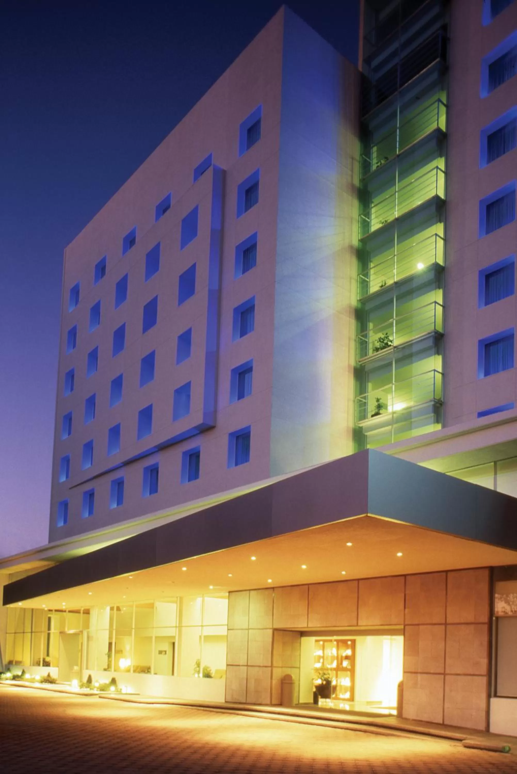 Property building in Fiesta Inn Express Puebla Finsa