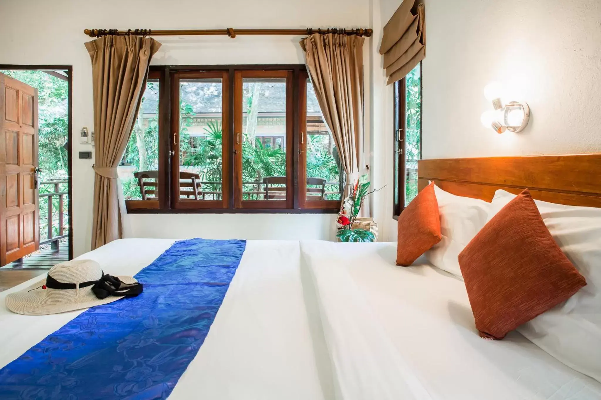 Bed in Aonang Cliff View Resort SHA Extra Plus