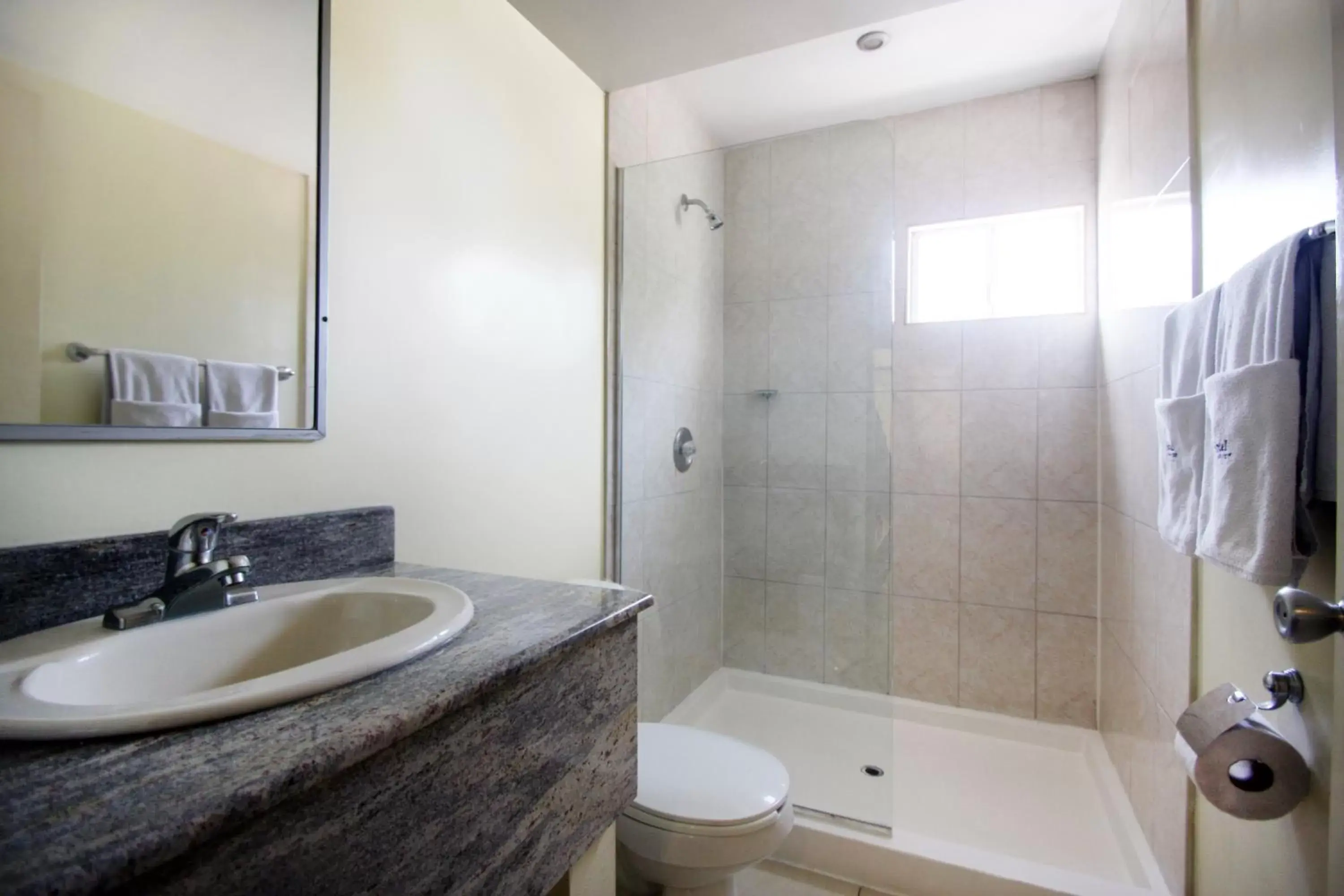 Shower, Bathroom in Hotel Astor Tijuana