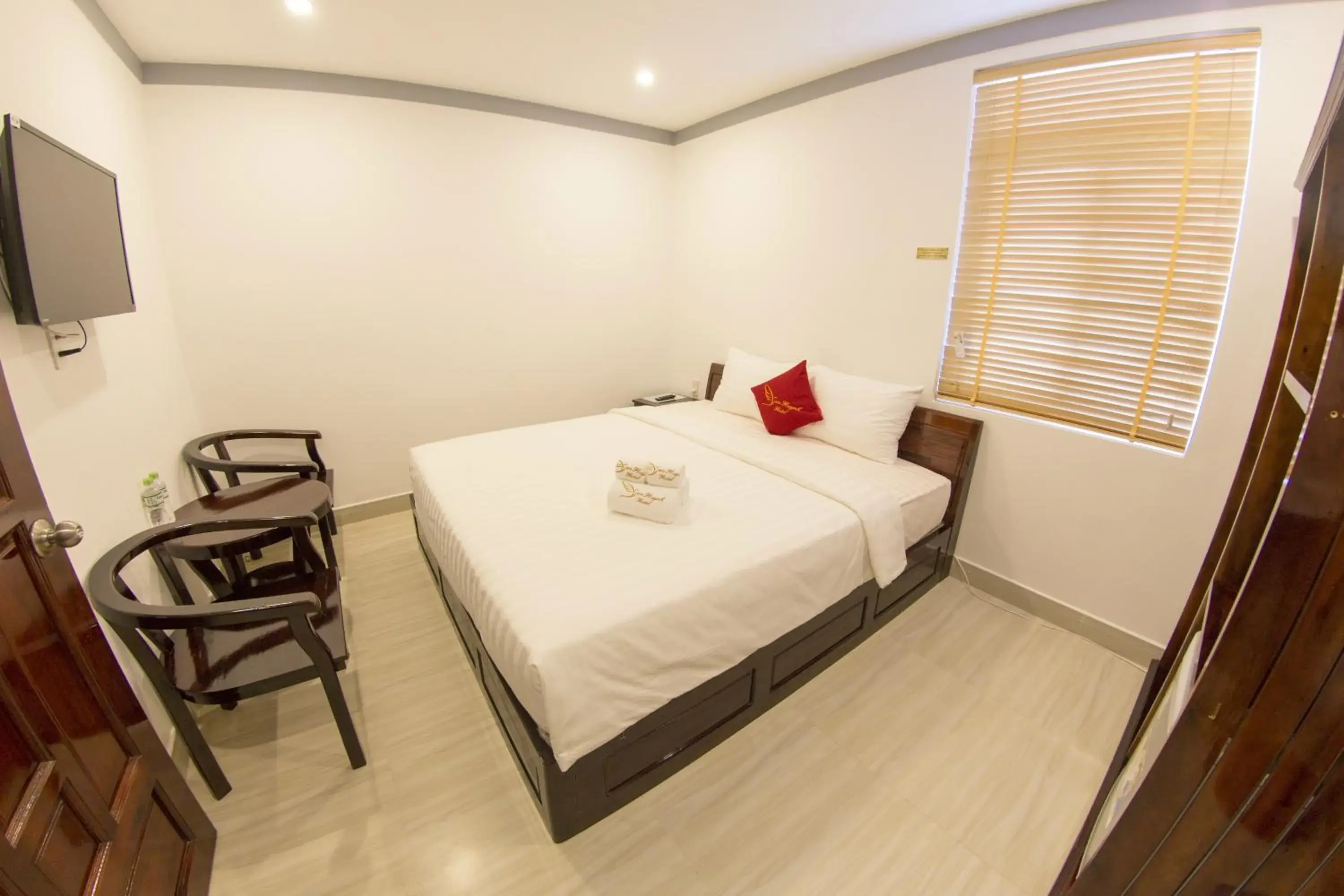 Superior King Room in Yen Huynh Guest House