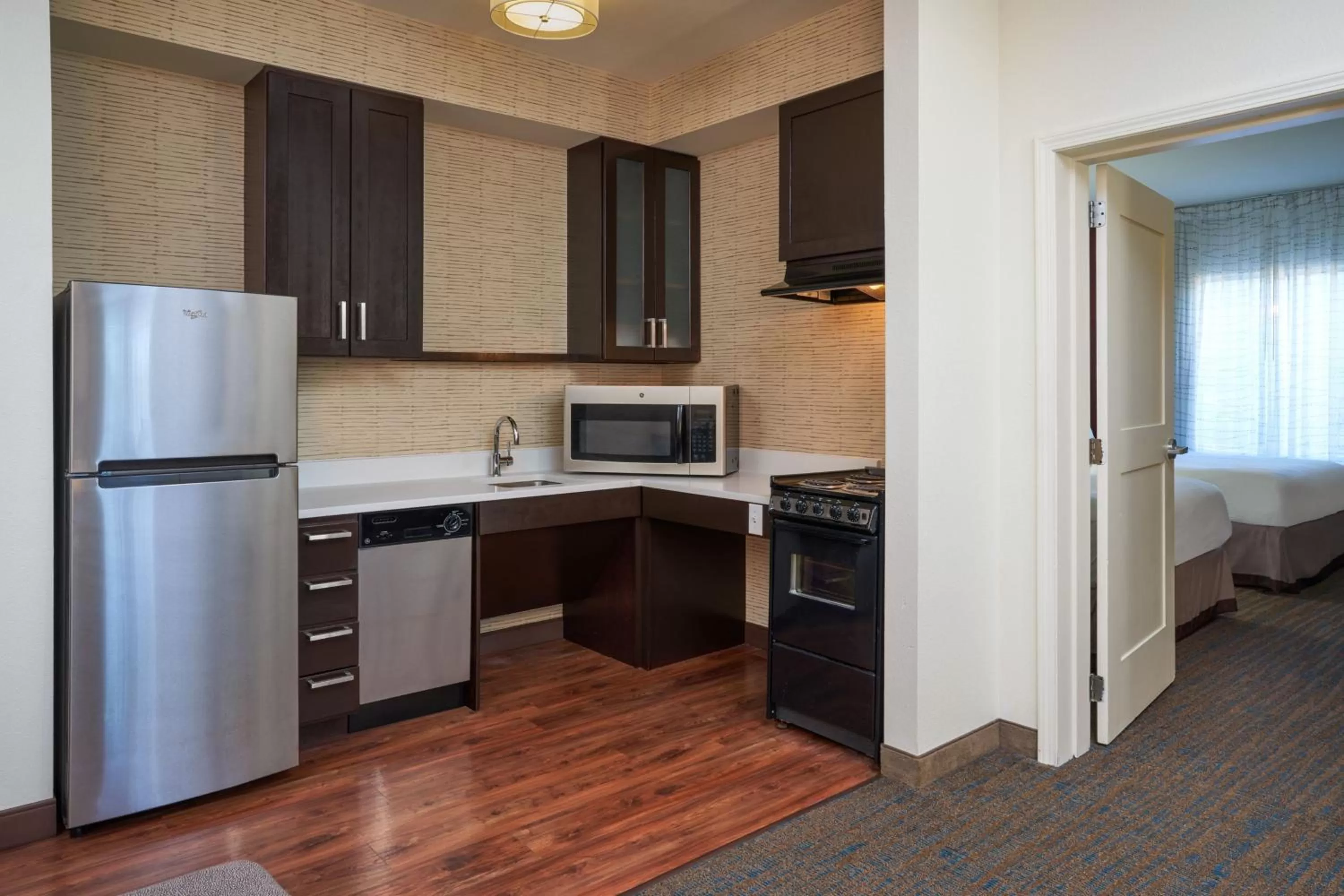 Kitchen or kitchenette in Residence Inn by Marriott Philadelphia Airport