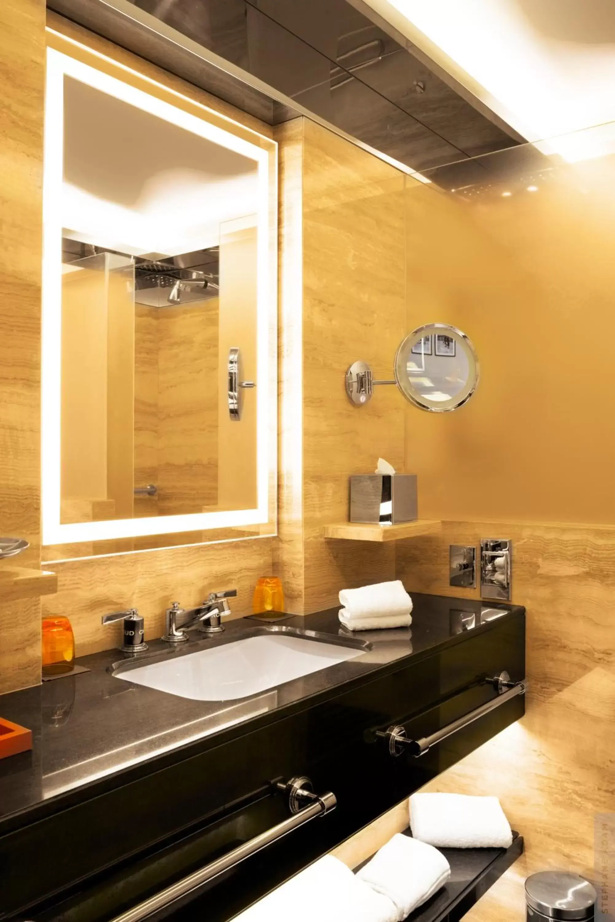 Deluxe Double Room in Hotel Montaigne Deluxe Double Room in Hotel Montaigne