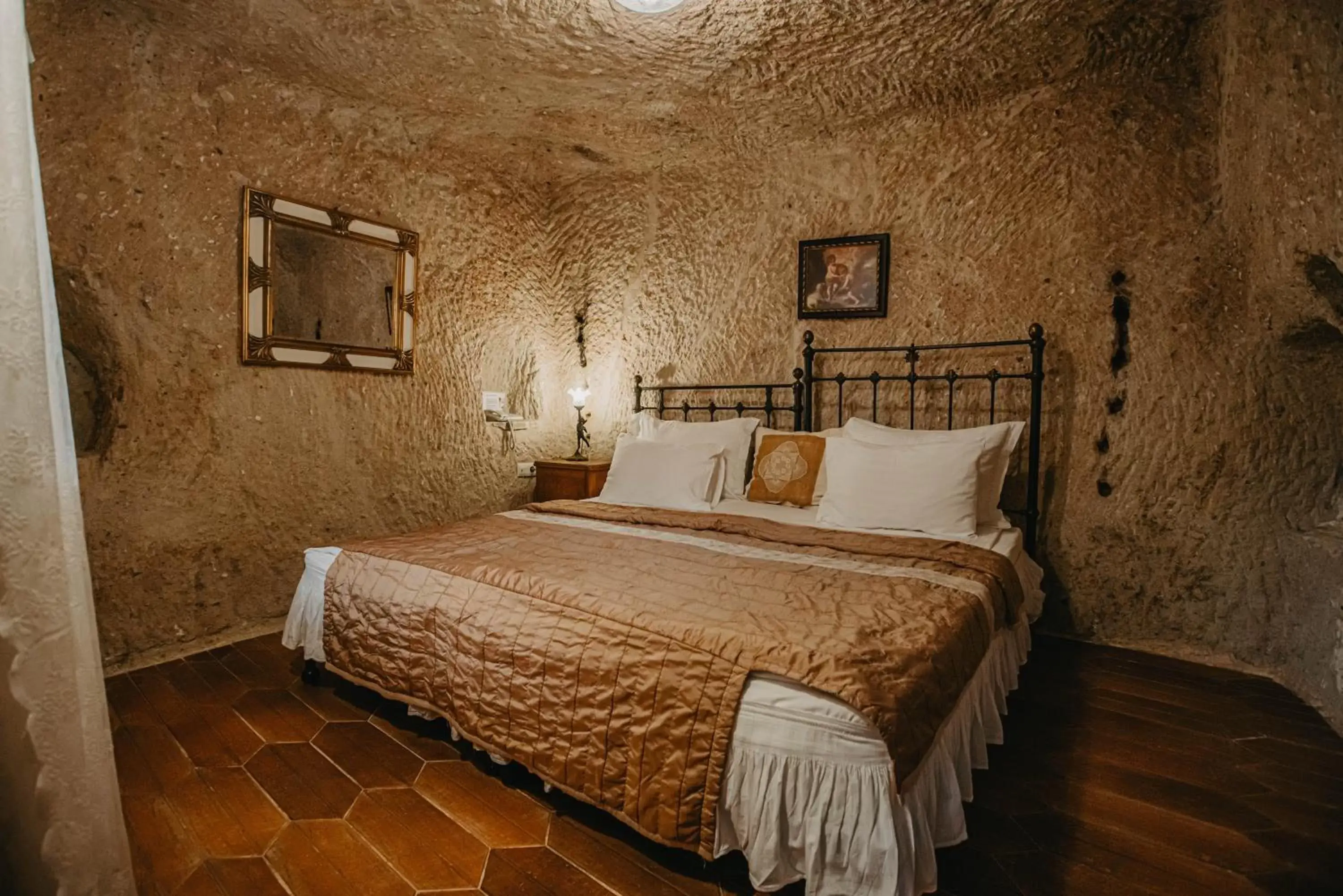 Photo of the whole room in Melekler Evi Cave Hotel