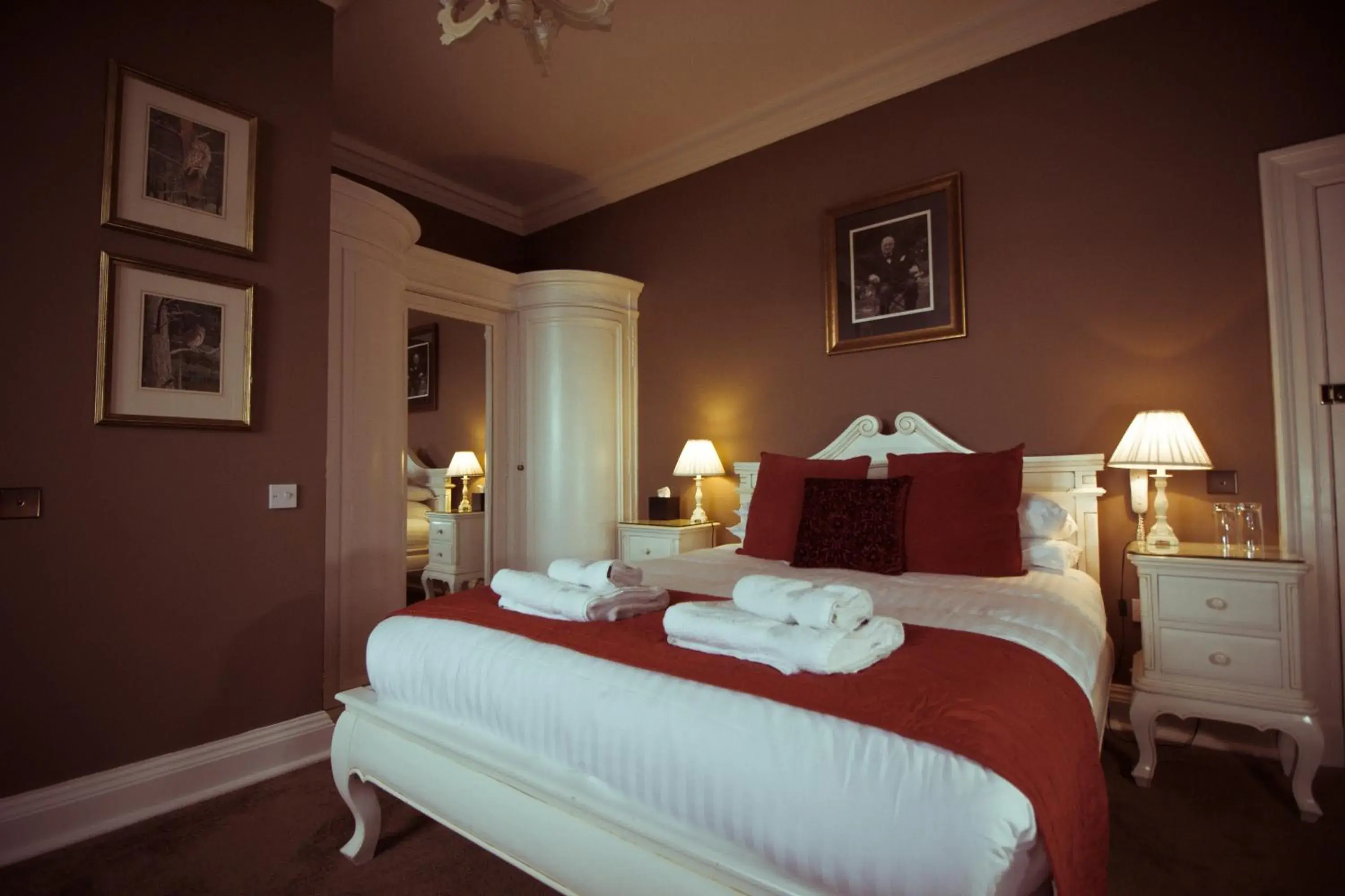 Bed in Port Lympne Mansion Hotel
