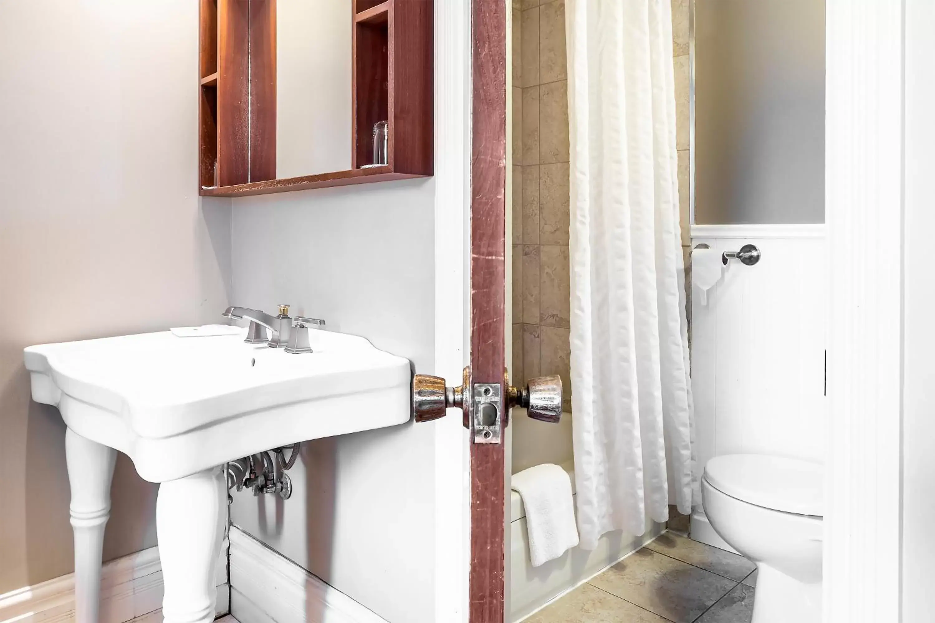 Shower, Bathroom in Hotel Ermitage