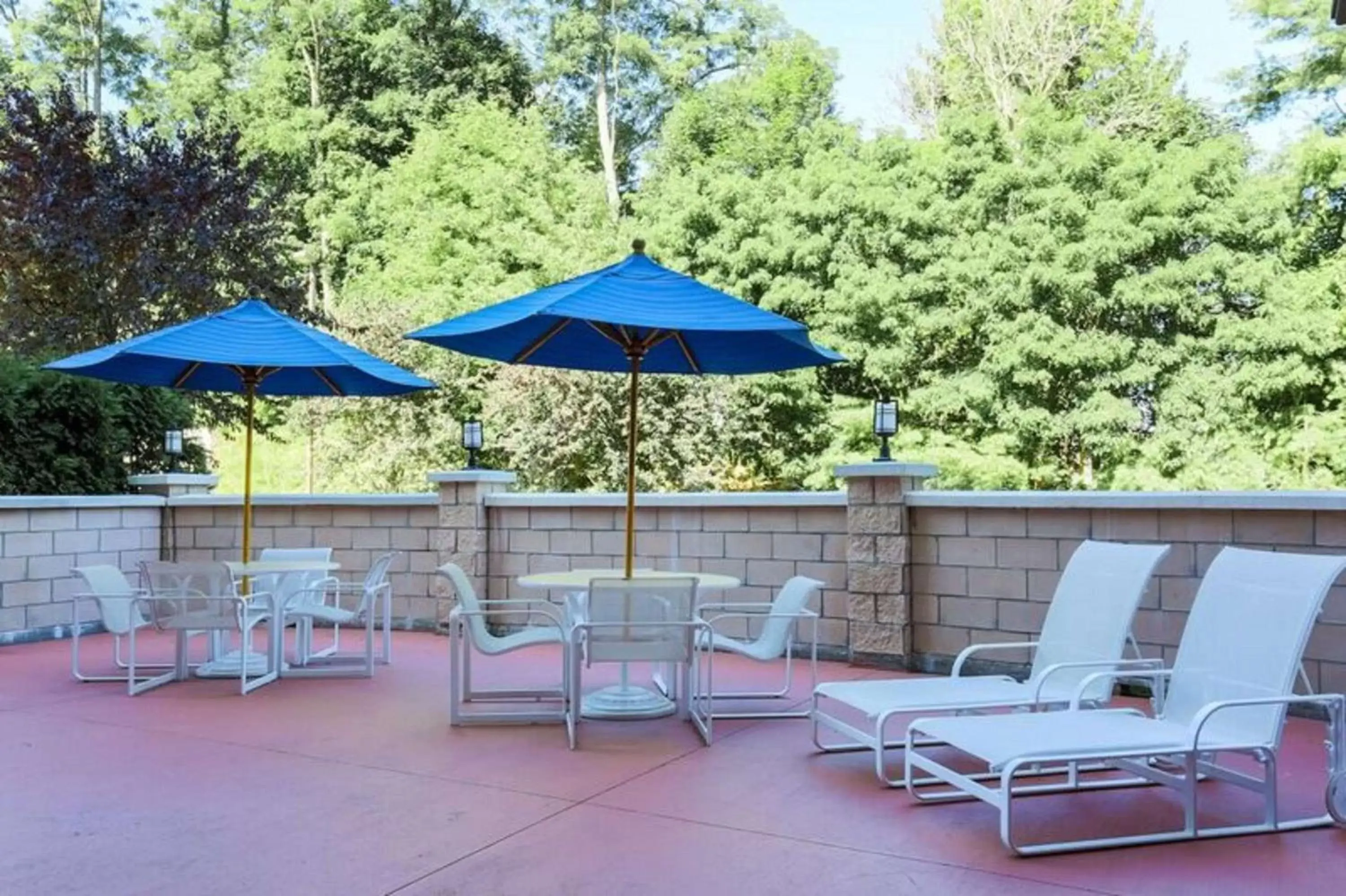 Patio in Hampton Inn & Suites Poughkeepsie